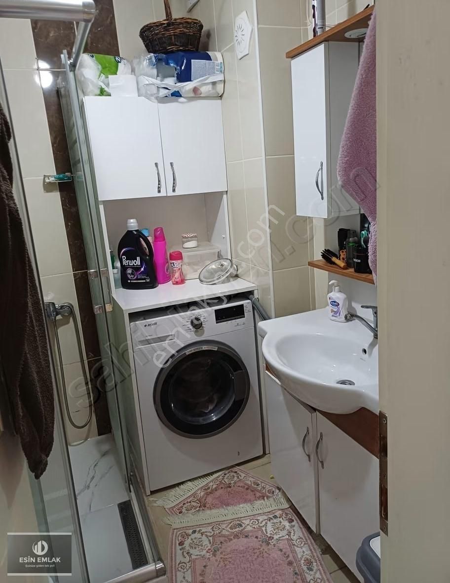 Üst Güzelyalıda E-5'e Yakın Geniş Satılık 1+1 Daire - Görsel 7
