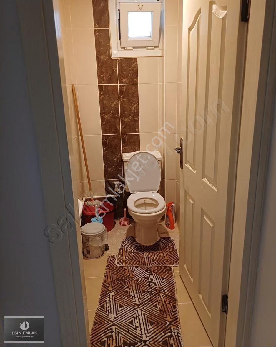 Üst Güzelyalıda E-5'e Yakın Geniş Satılık 1+1 Daire