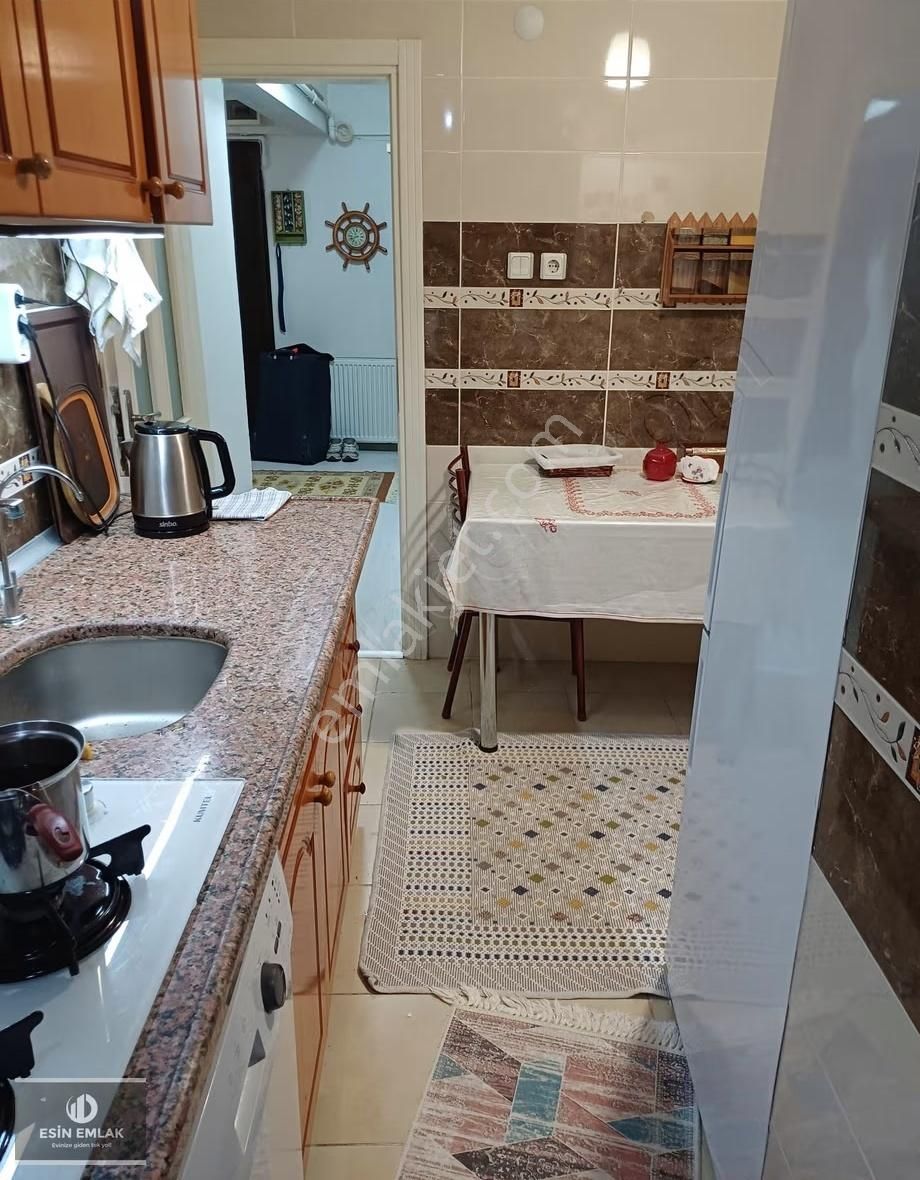 Üst Güzelyalıda E-5'e Yakın Geniş Satılık 1+1 Daire - Görsel 31