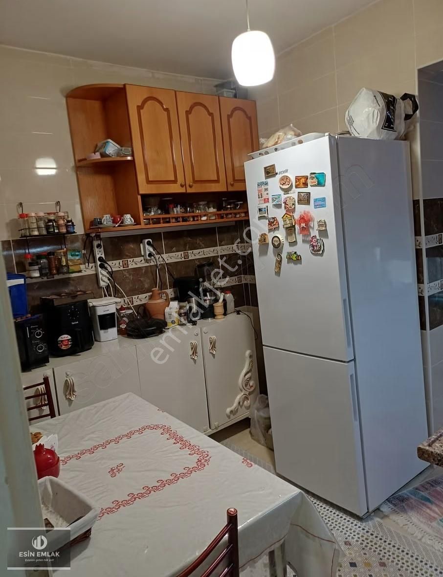 Üst Güzelyalıda E-5'e Yakın Geniş Satılık 1+1 Daire - Görsel 3