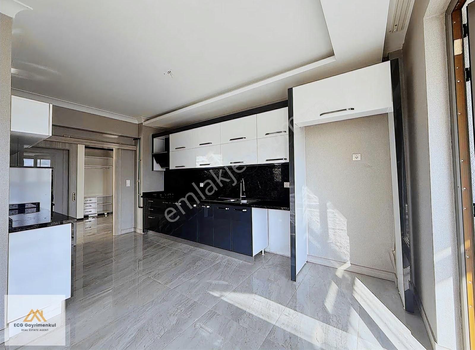 Engincan Gül'den; Sitede 8. Katta Lüx 4+1 Kiralık Daire - Görsel 2