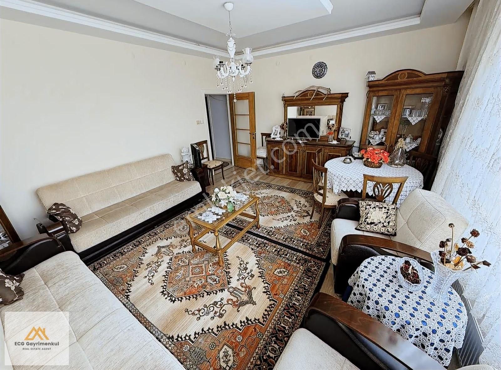 Engincan Gül'den; Sarayda Sitede Cadde Üzeri 3+1 Geniş Daire - Görsel 6