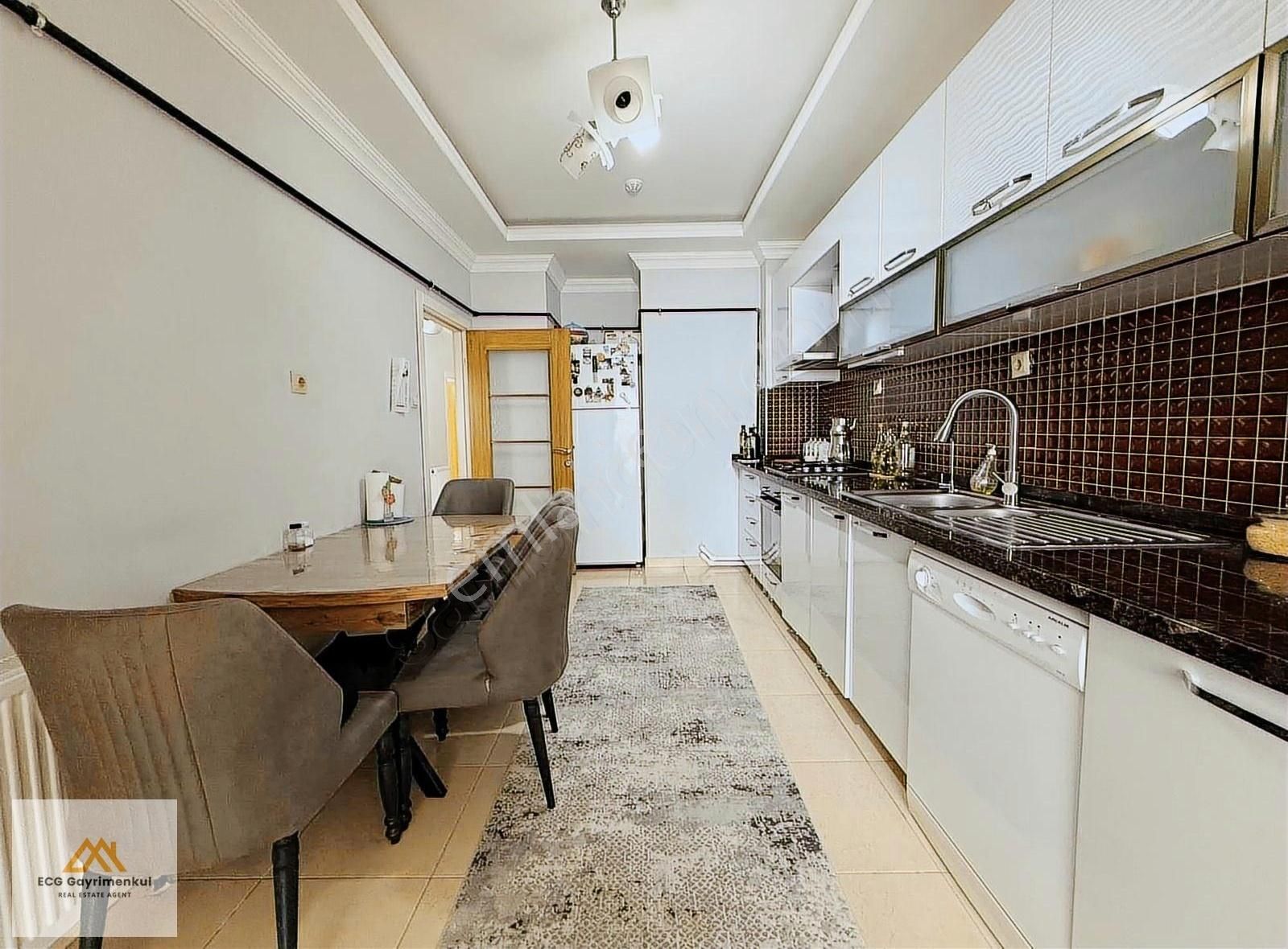 Engincan Gül'den; Sarayda Sitede Cadde Üzeri 3+1 Geniş Daire