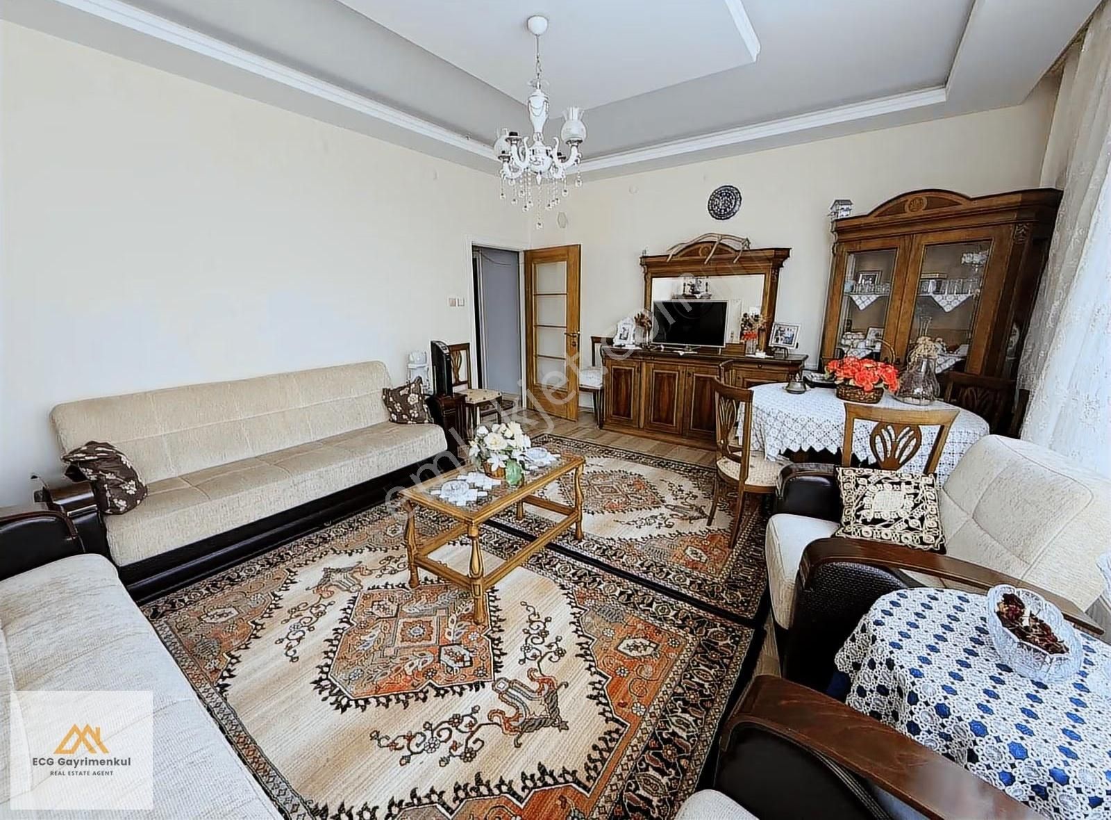 Engincan Gül'den; Sarayda Sitede Cadde Üzeri 3+1 Geniş Daire - Görsel 17