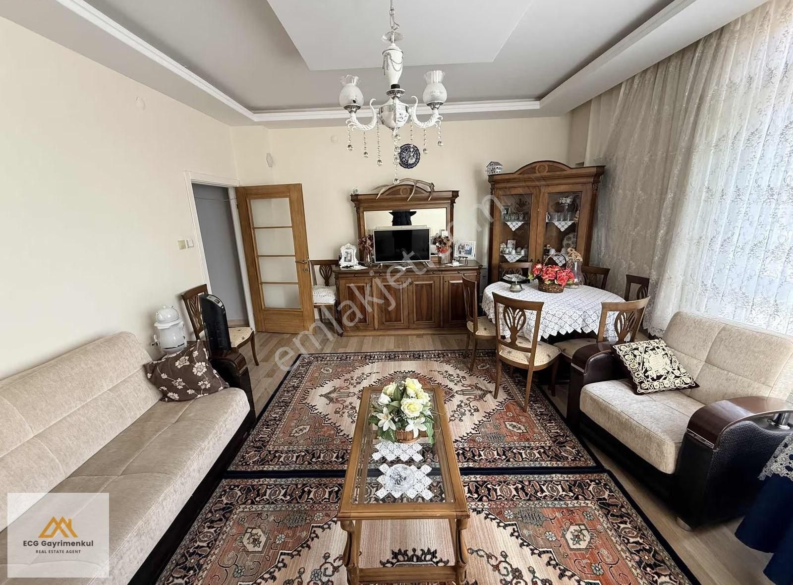 Engincan Gül'den; Sarayda Sitede Cadde Üzeri 3+1 Geniş Daire - Görsel 8