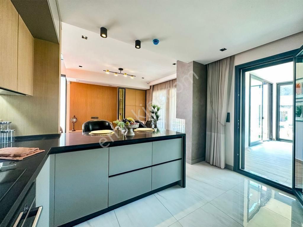 Kuşadası Merkezde Satılık 4+1 6+1 Vtiplla - Görsel 11