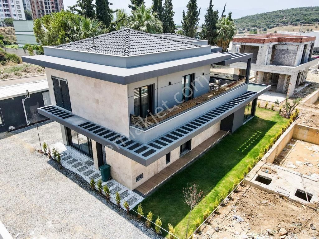 Kuşadası Merkezde Satılık 4+1 6+1 Vtiplla - Görsel 3