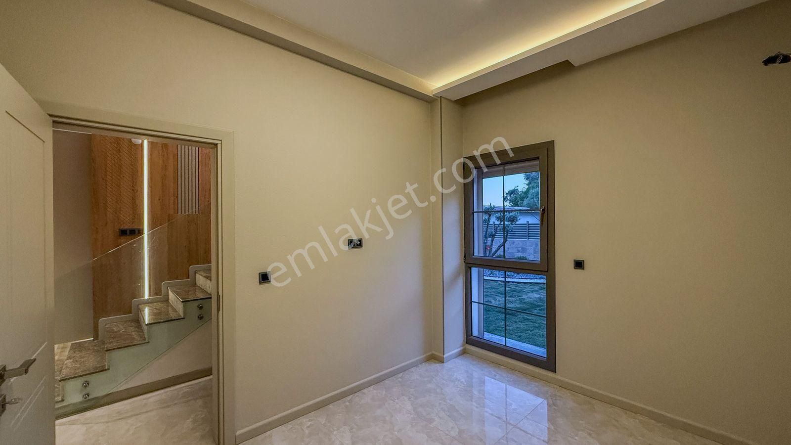 Kuşadası Merkezde Satılık 4+1 Sıfır Villa - Görsel 20