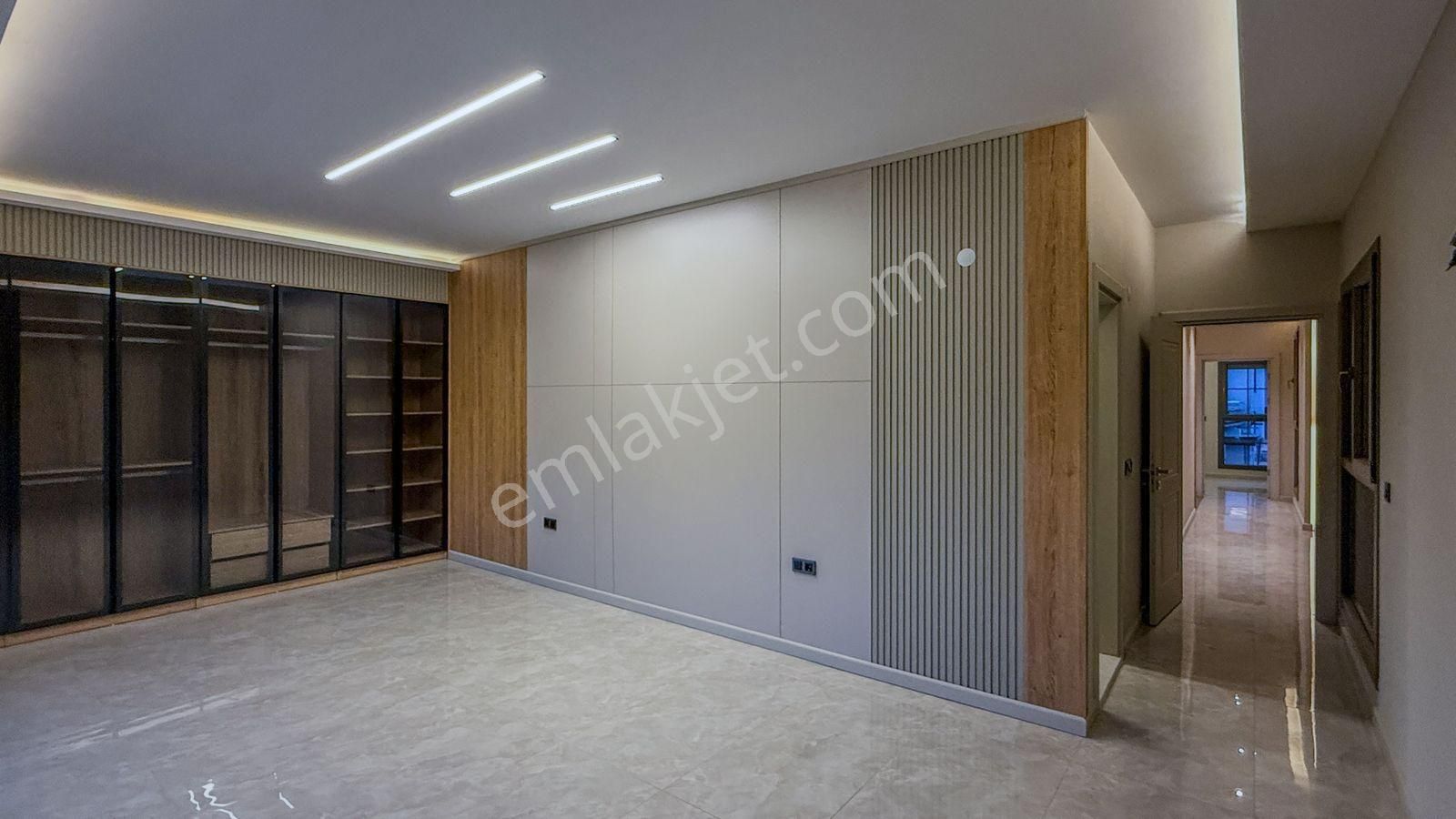 Kuşadası Merkezde Satılık 4+1 Sıfır Villa - Görsel 13