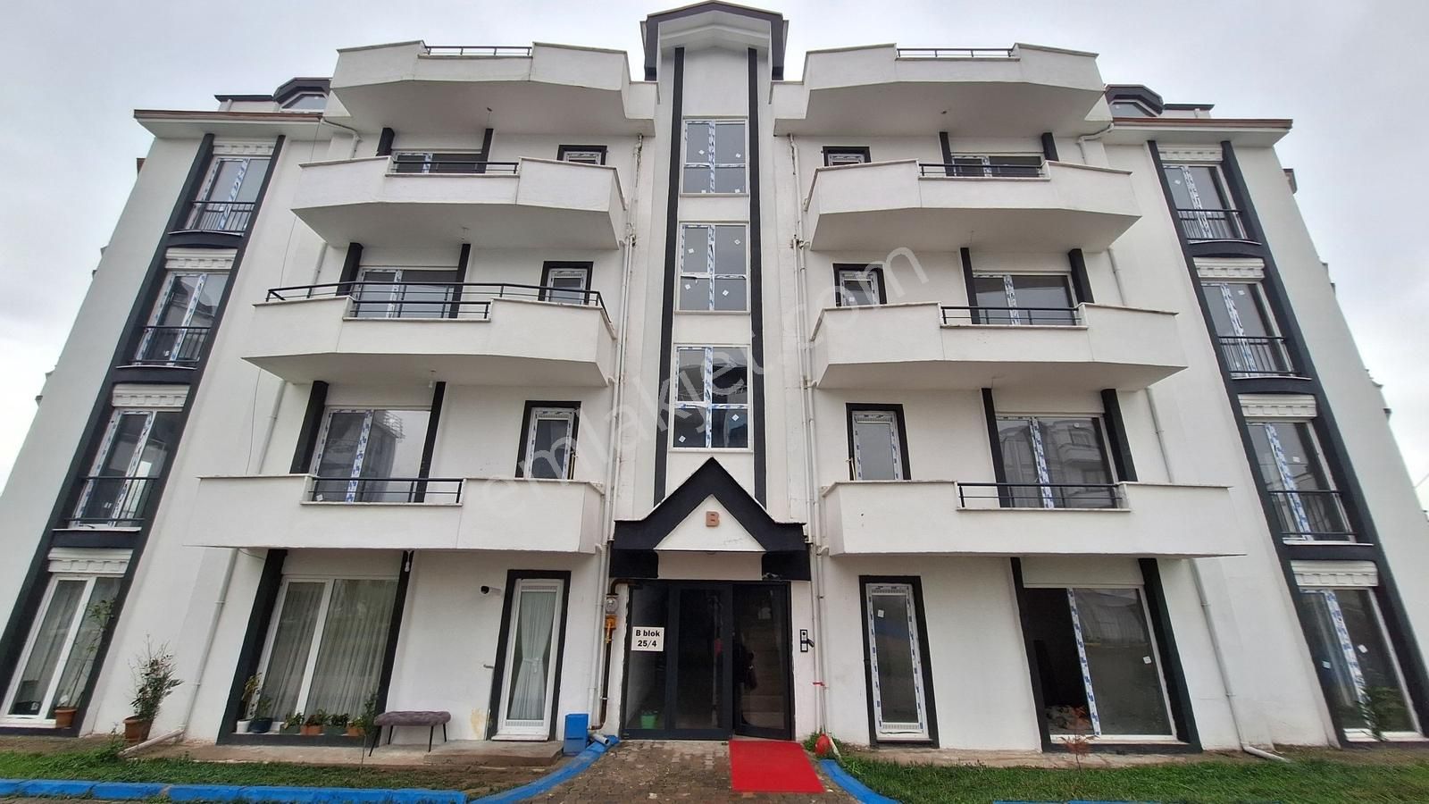 Kartepe Arslanbey Konaklarında Satılık 2+1 Bahçe Katı