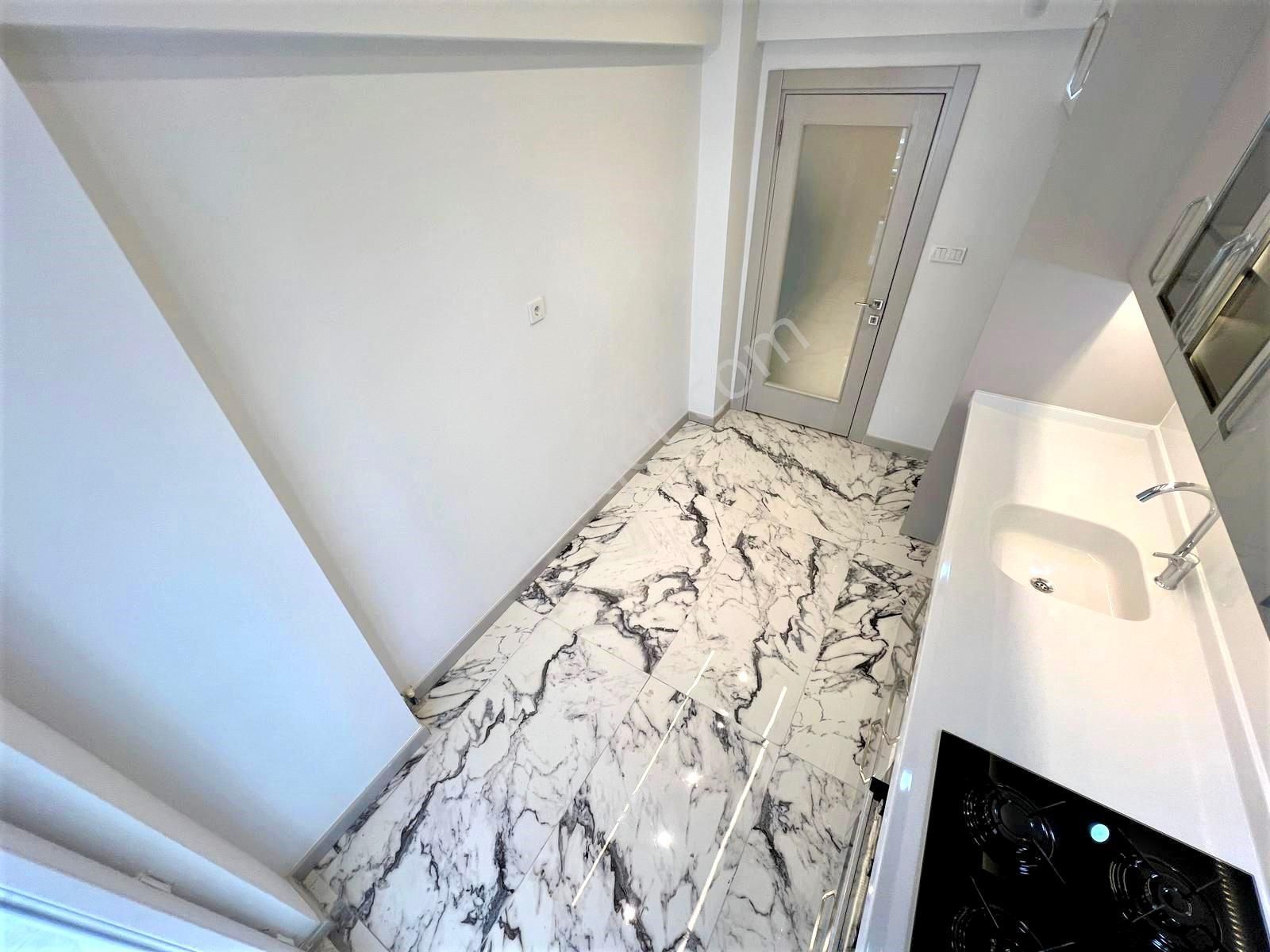 🏡 Referans'tan İkizçay'da Ayrı Mutfak Modern Tasarımlı Ön Cephe 3+1 Daire - Görsel 23