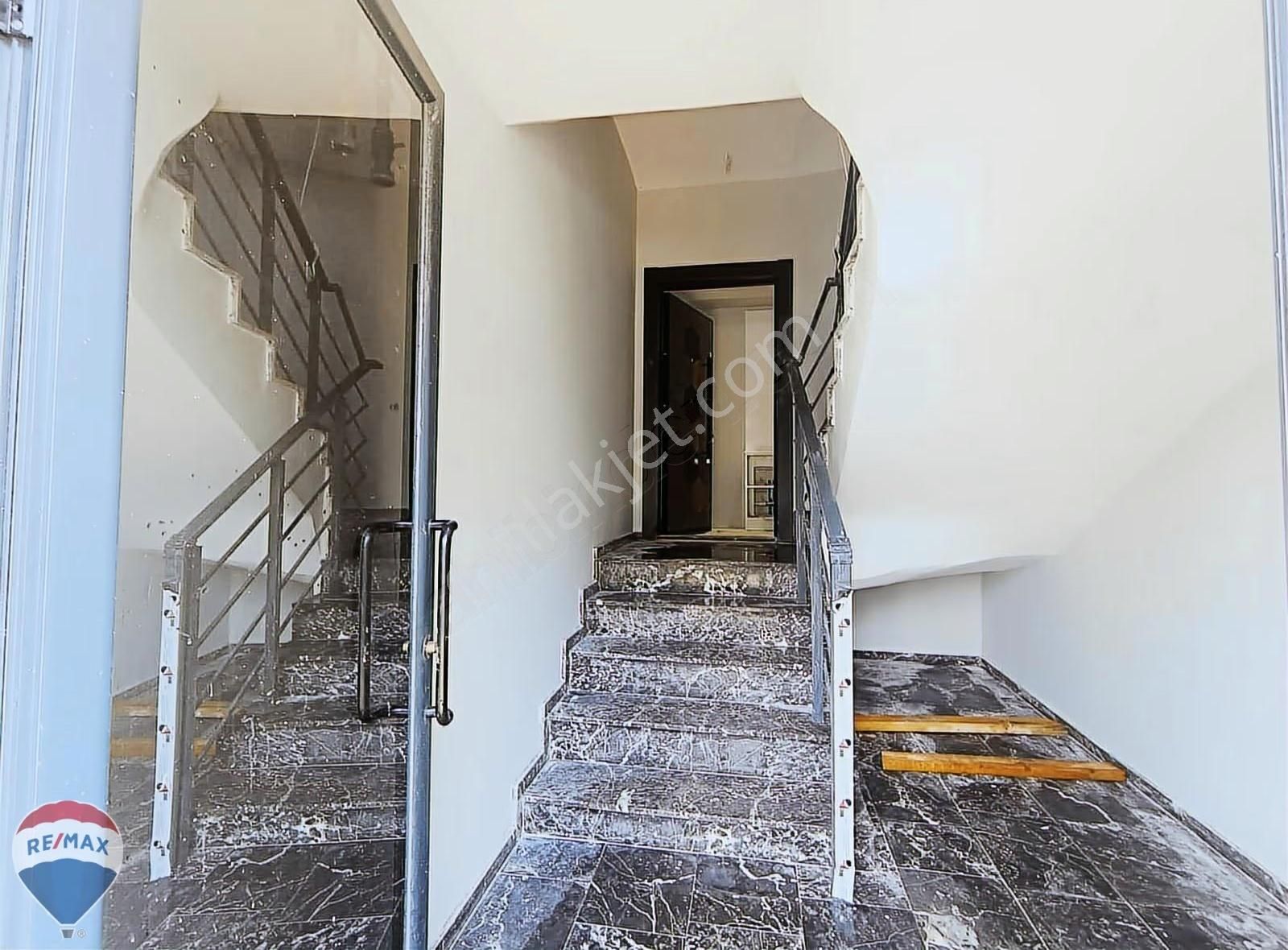 Satılık Daire Serdivan İstiklal Mah'de 2+1/2.kat Remax Mavi'den - Görsel 2