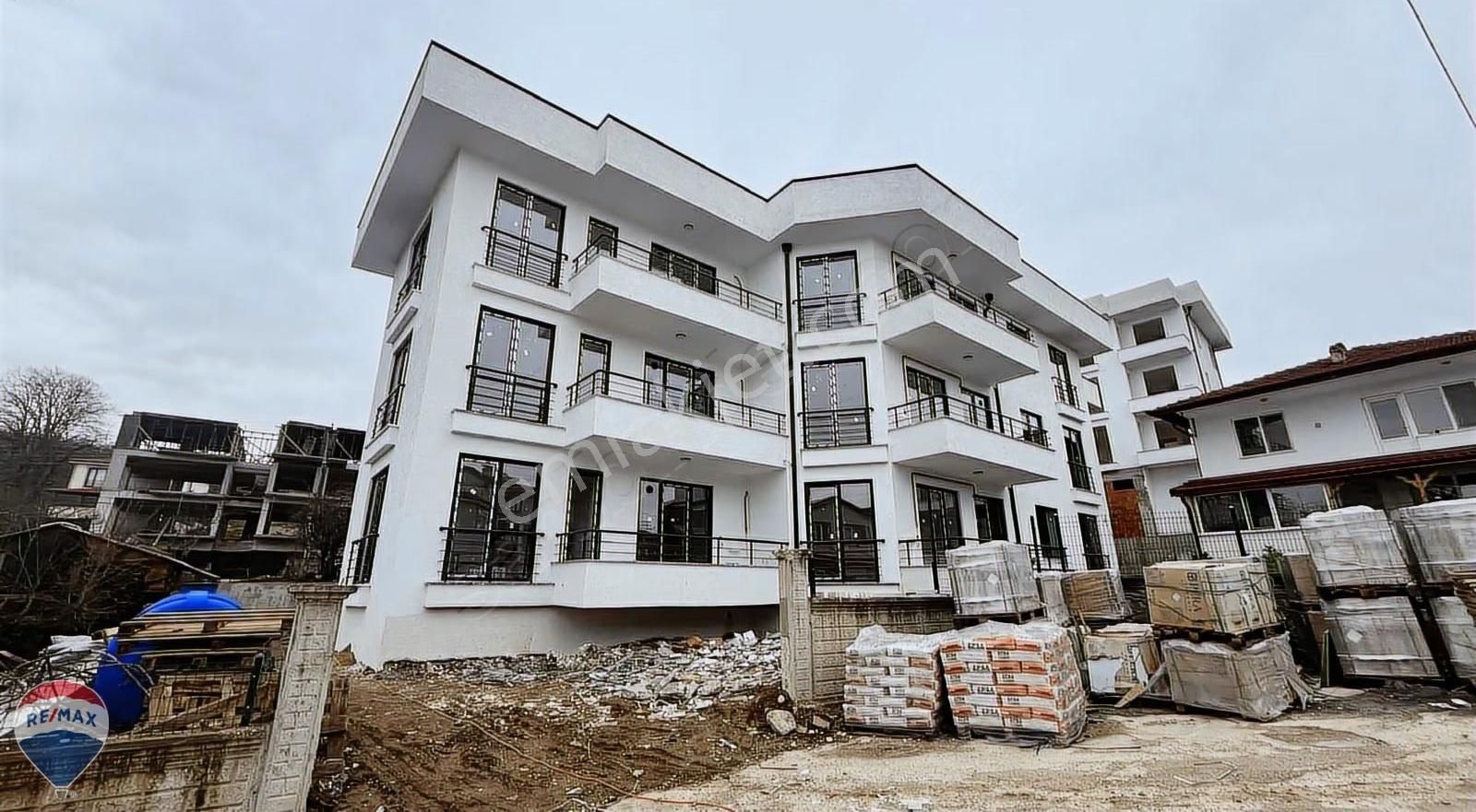 Remax Maviden Arifiye Fatih Mah. 2+1 107 M2 Balkonlu Daire - Görsel 12