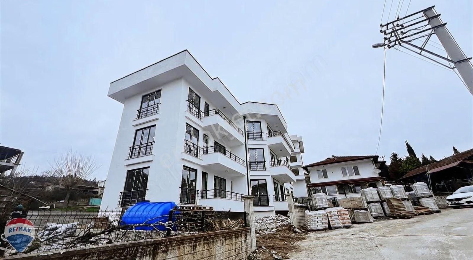 Remax Maviden Arifiye Fatih Mah. 2+1 107 M2 Balkonlu Daire - Görsel 3