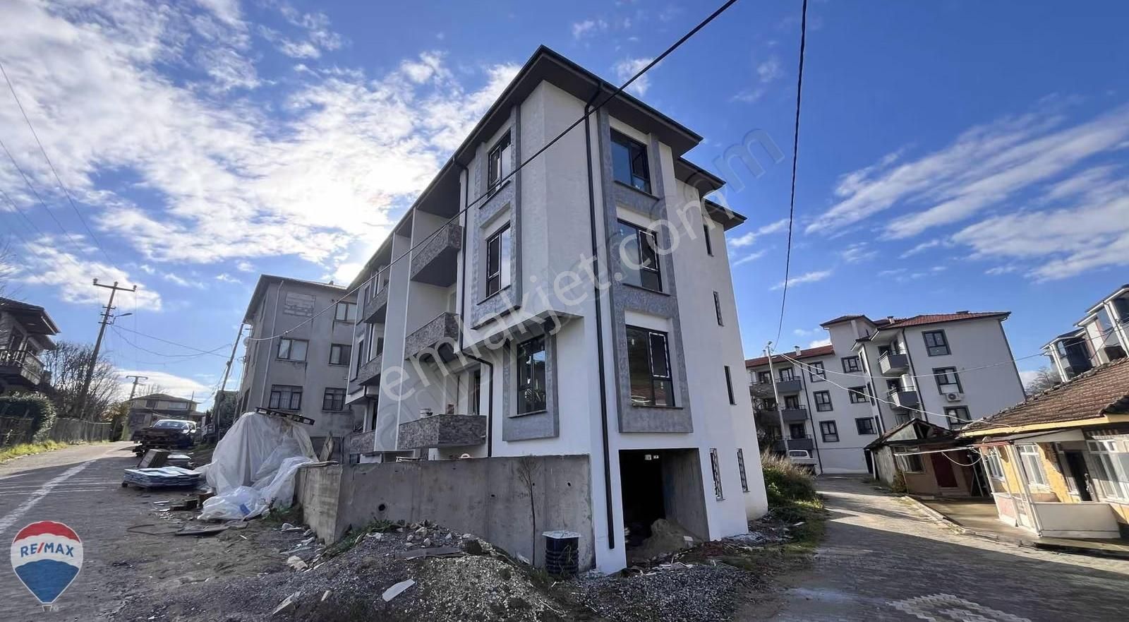 Remax Maviden 2+1 110 M2 Depolu Yerden Isıtmalı Yüksek Giriş - Görsel 3