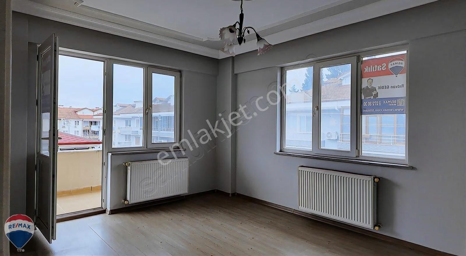 Remax Rıdvan Gediken Serdivan Arabacıalanında Garajlı 2+1 Daire - Görsel 2