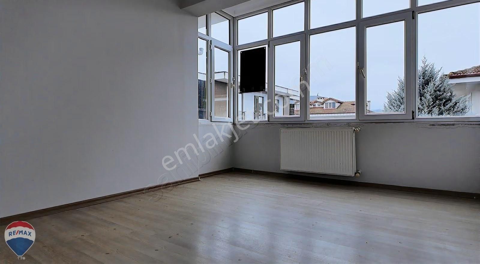 Remax Rıdvan Gediken Serdivan Arabacıalanında Garajlı 2+1 Daire - Görsel 5