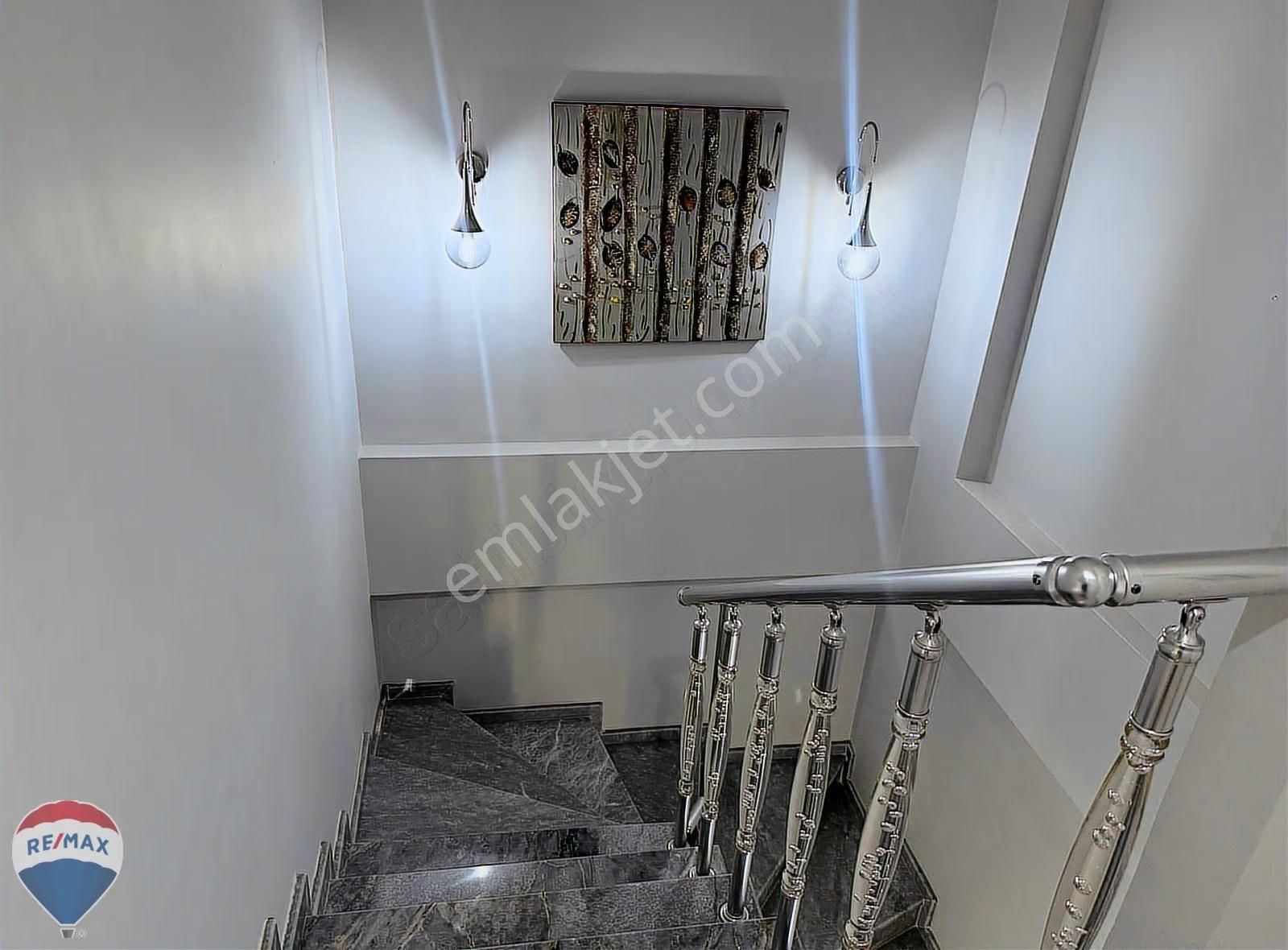 Remax Mavi'den Arifiye Cumhuriyet Mah. Satılık Mustakil Villa - Görsel 4