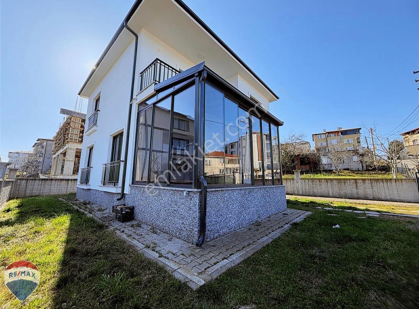 Remax Mavi'den Arifiye Cumhuriyet Mah. Satılık Mustakil Villa - Görsel 31