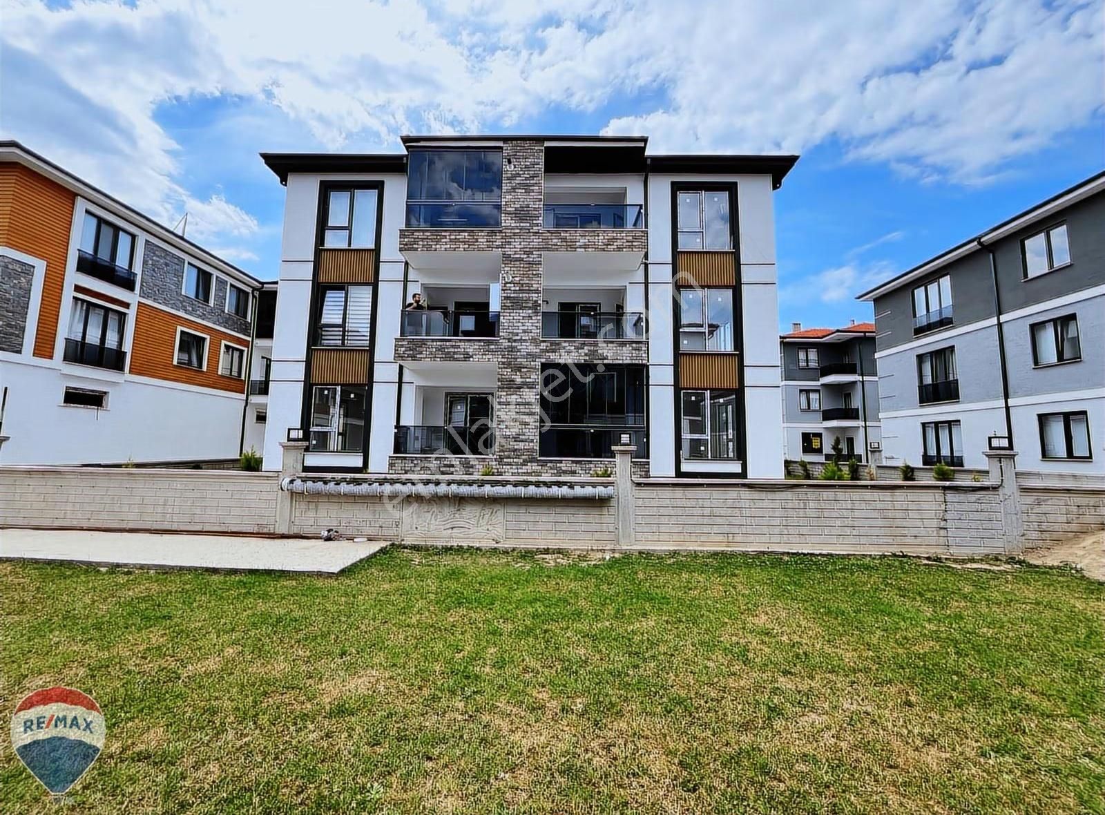 Remax Maviden Fatih Mah. 3+1 125 M2 Sıfır Yüksek Giriş Daire