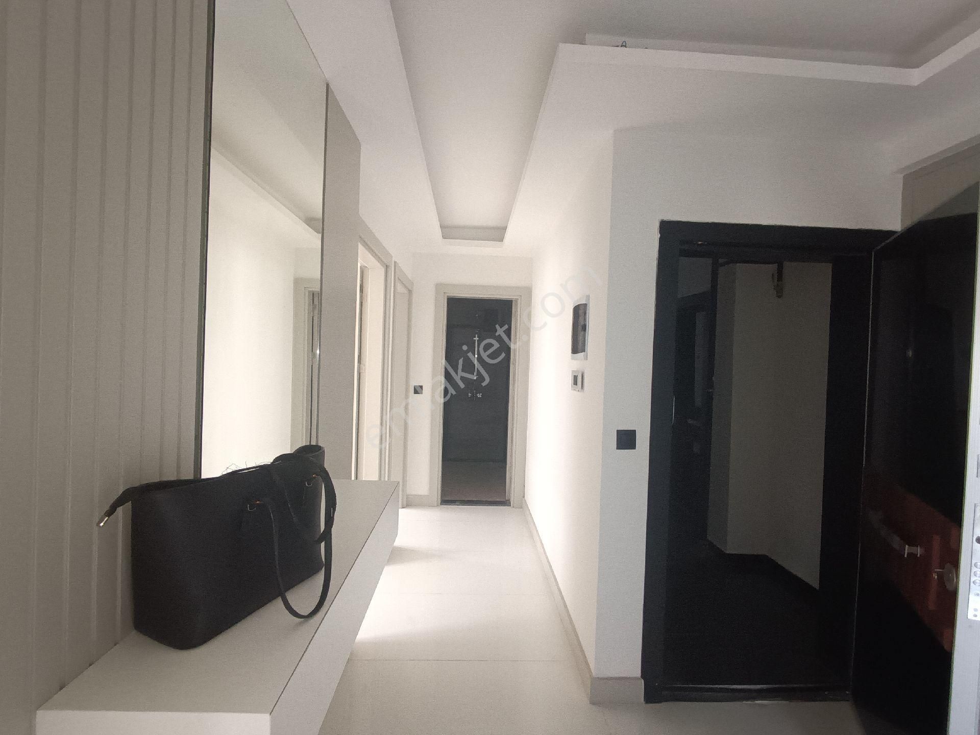 Kuşadası Merkezde Satılık 4+1 Genisş Dubleks Daire - Görsel 34