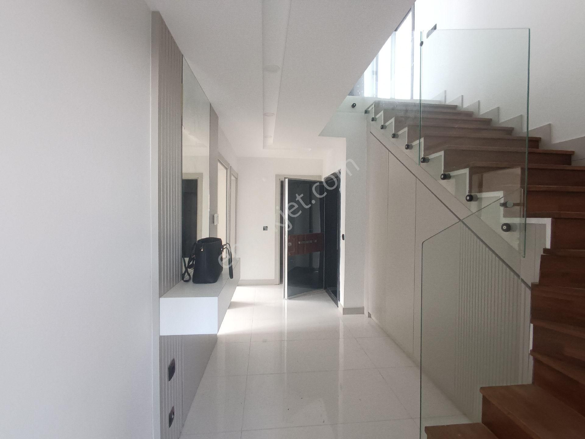 Kuşadası Merkezde Satılık 4+1 Genisş Dubleks Daire - Görsel 11