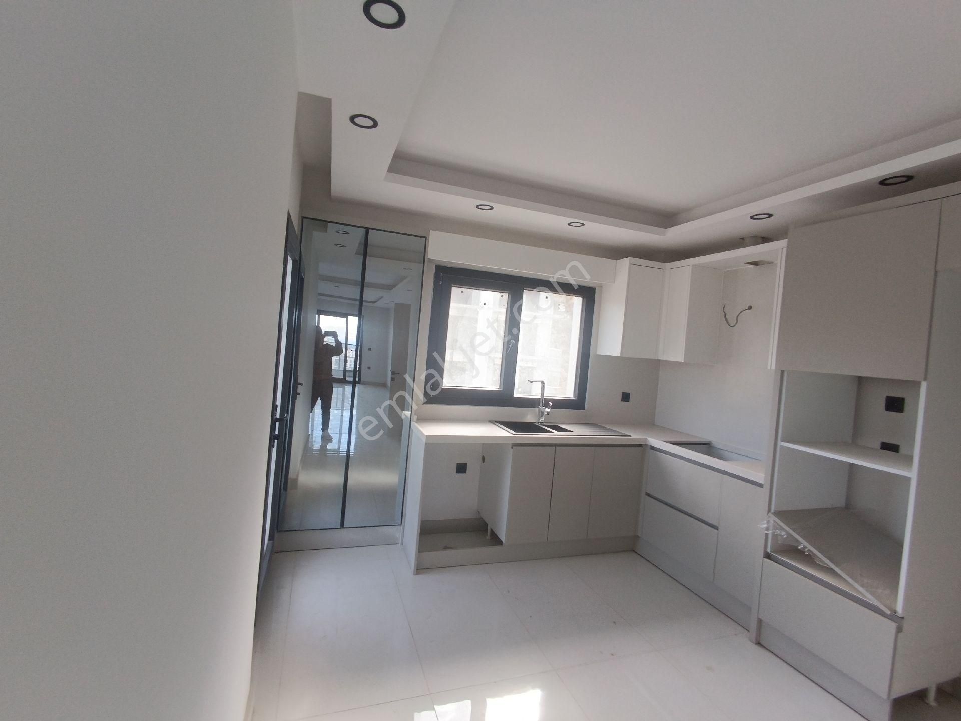 Kuşadası Merkezde Satılık 4+1 Genisş Dubleks Daire - Görsel 4