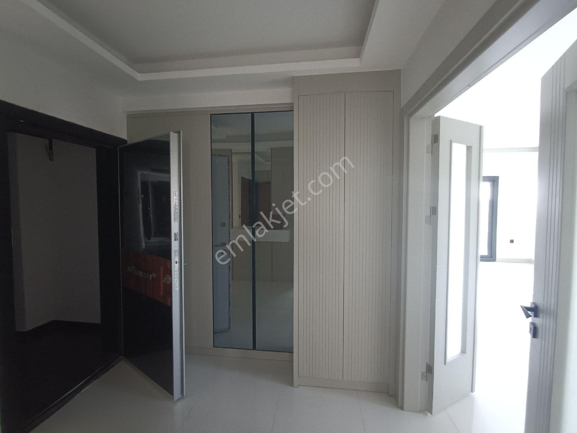 Kuşadası Merkezde Satılık 4+1 Genisş Dubleks Daire - Görsel 35