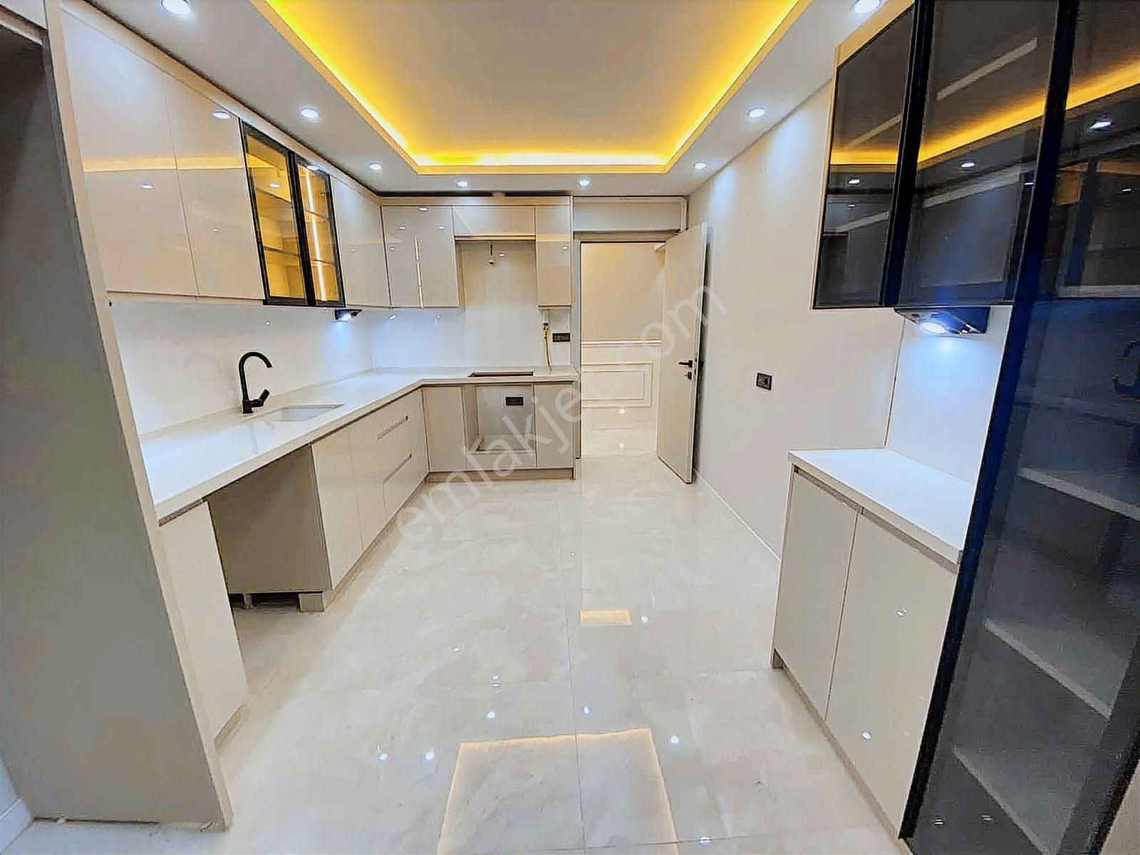 Emlak Center'dan Merkez Efendi Mah Satılık Asansörlü Daire - Görsel 8