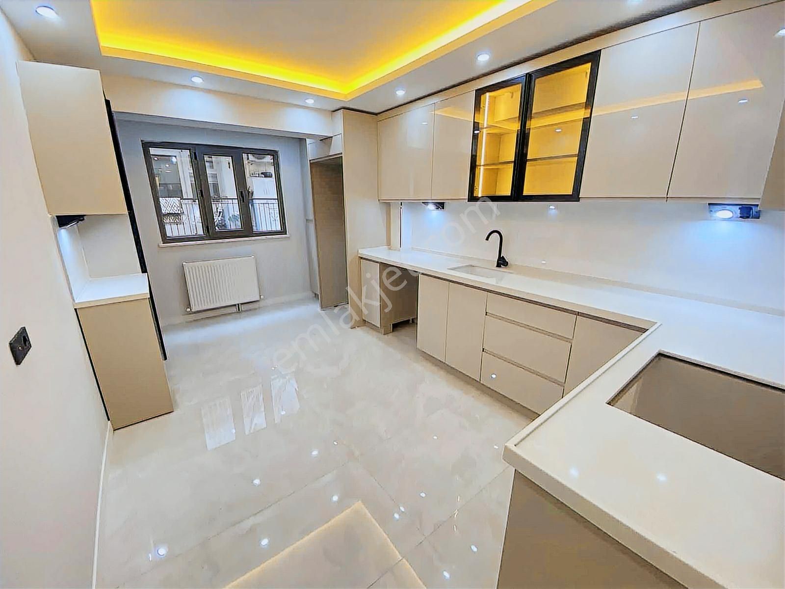 Emlak Center'dan Merkez Efendi Mah Satılık Asansörlü Daire - Görsel 11