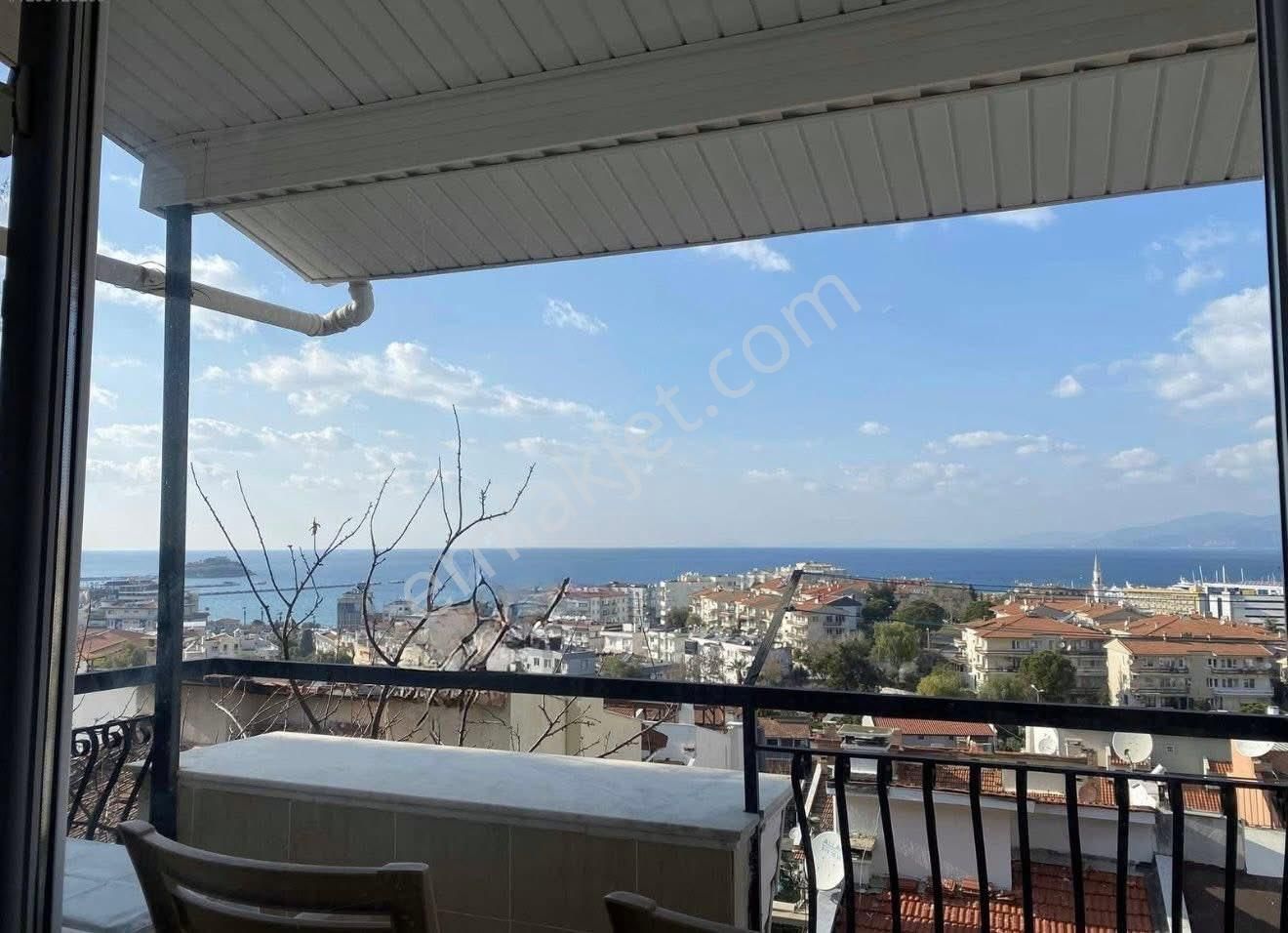 Kuşadası Merkez – Marina Mevkiinde Full Deniz Manzaralı Tripleks 4+1 Villa - Görsel 9