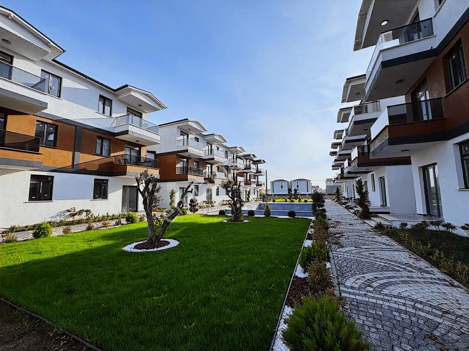 #mega Yapı# Yeni Nesil Havuzlu Sitede 1+1 2+1 Villa Daireleri - Görsel 2