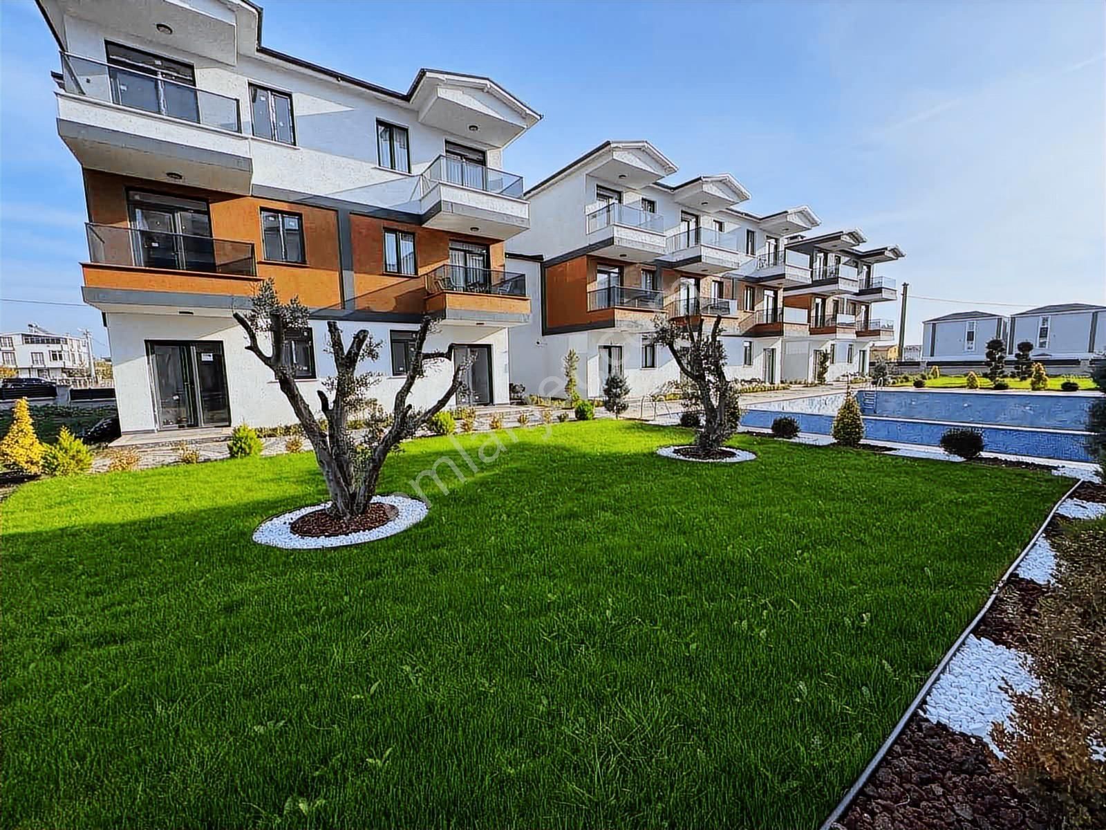 #mega Yapı# Yeni Nesil Havuzlu Sitede 1+1 2+1 Villa Daireleri