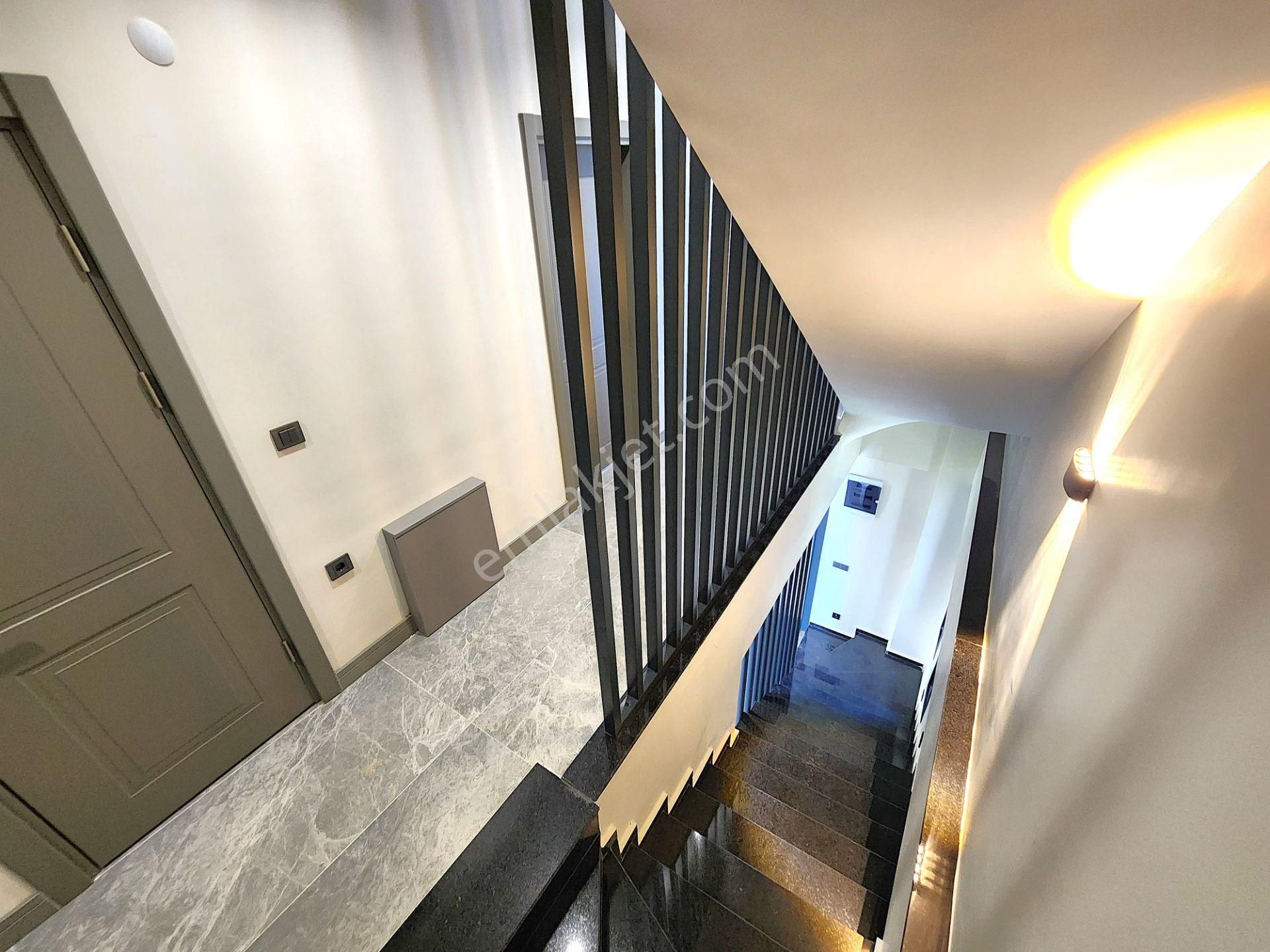 Burhaniye Pelitköy'de Aygülden Sıfır Çift Terasıyla Full Lebiderya Deniz Manzaralı 4+1 Satılık Villa - Görsel 17