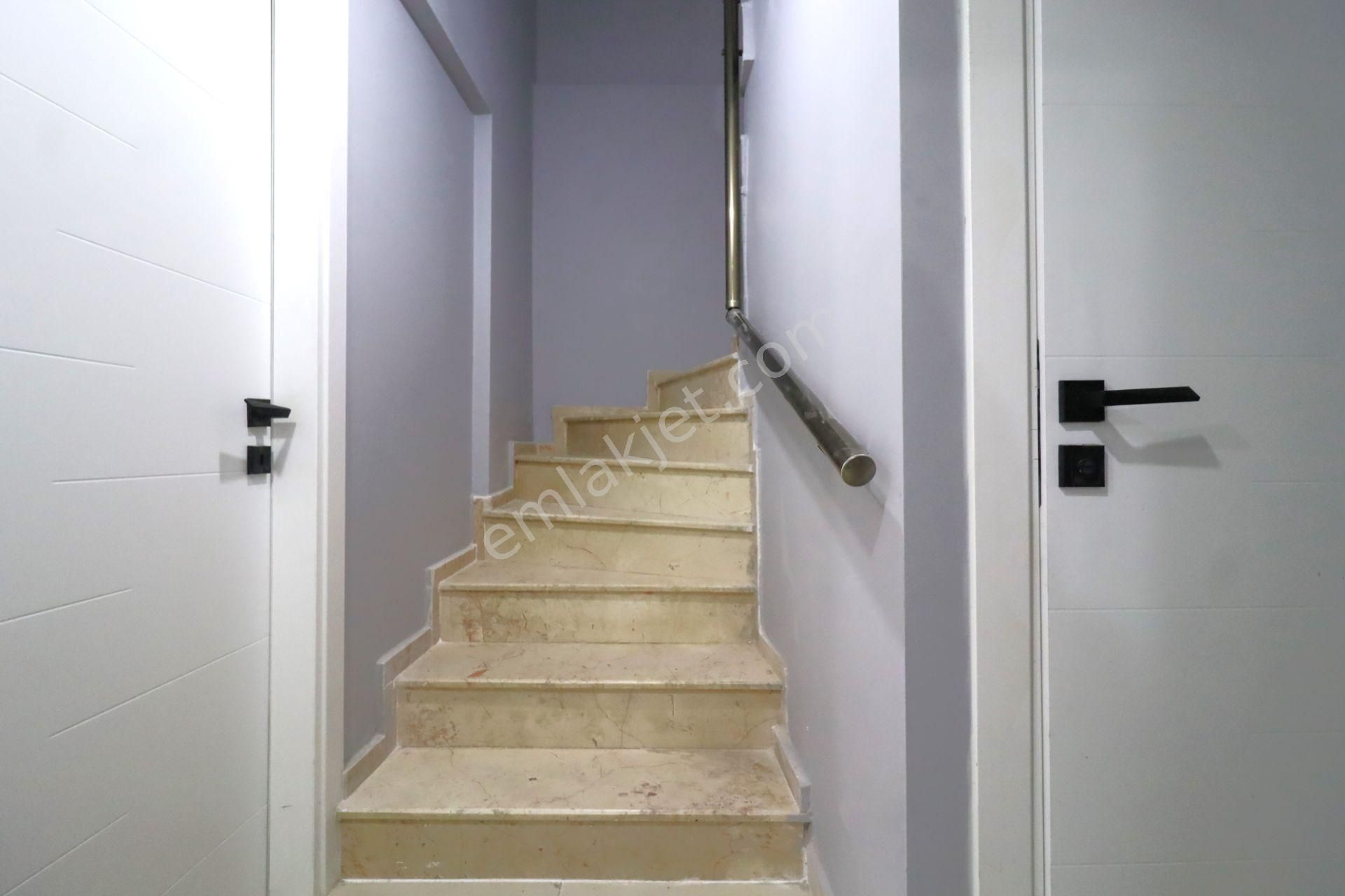 👉akçay'da Aygülden Doğayla İç İçe Nezih Site İçi Full Yapılı Ayrı Mutfak 4+1 Satılık Tripleks Villa - Görsel 16