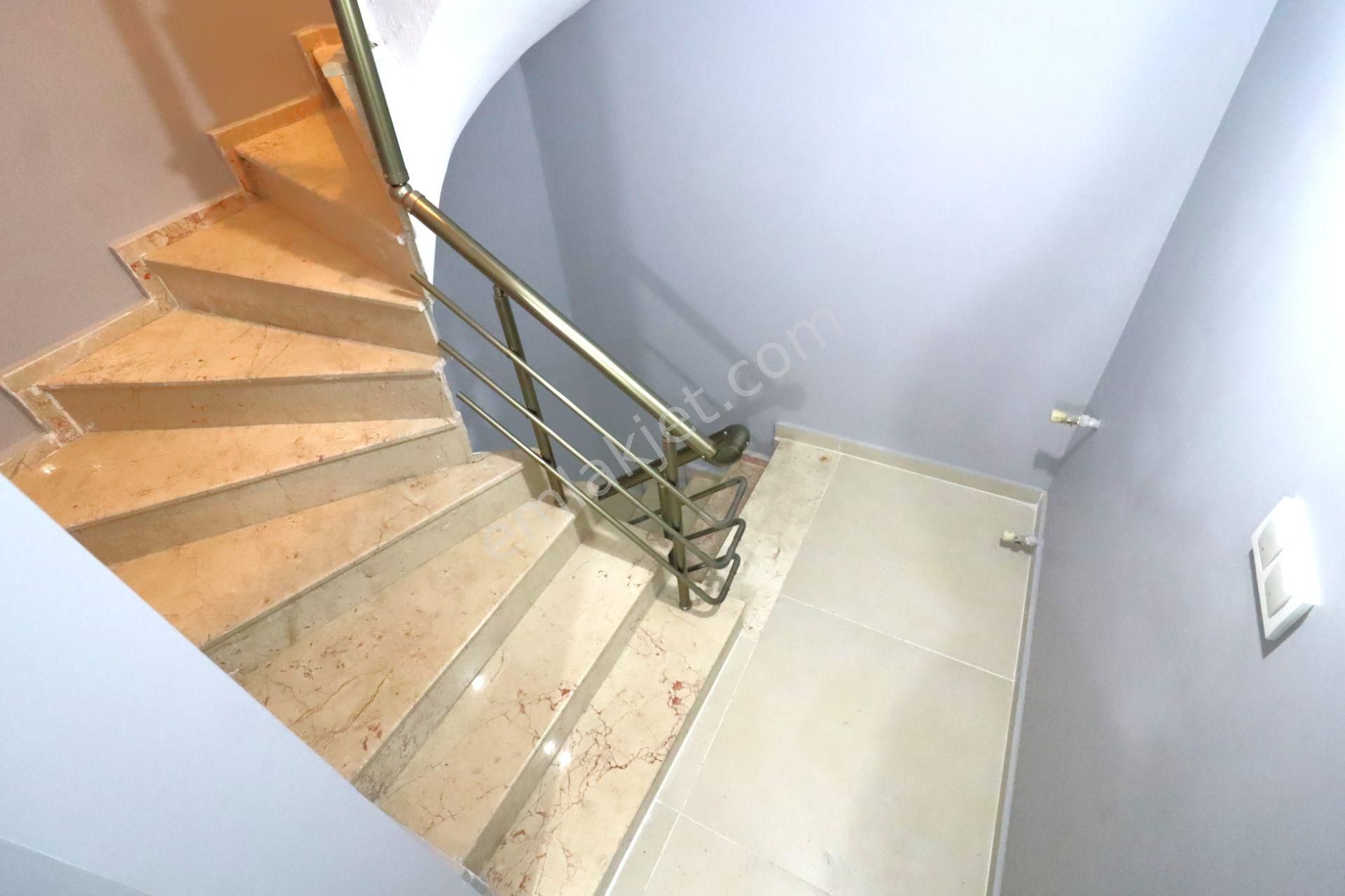 👉akçay'da Aygülden Doğayla İç İçe Nezih Site İçi Full Yapılı Ayrı Mutfak 4+1 Satılık Tripleks Villa - Görsel 29