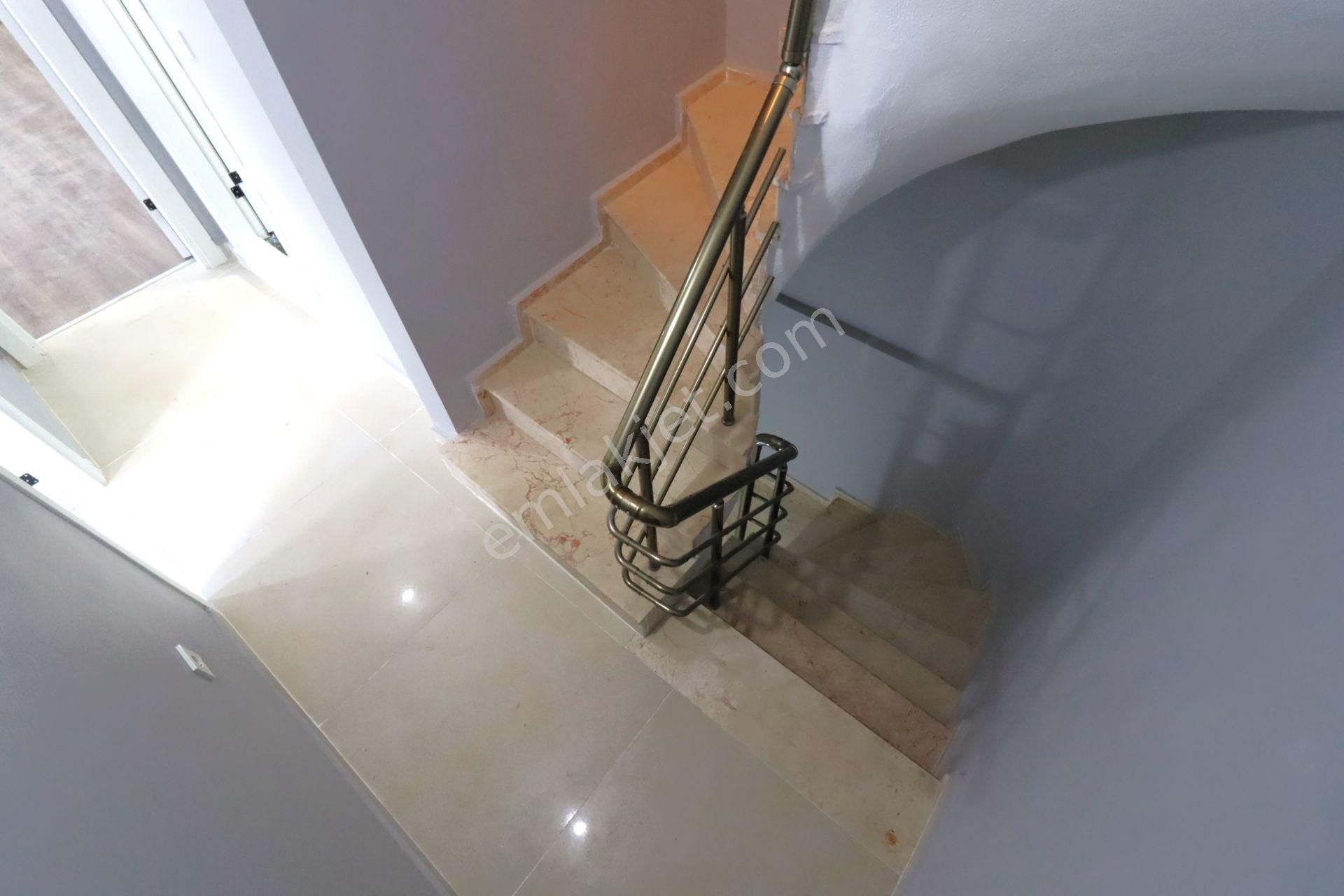 👉akçay'da Aygülden Doğayla İç İçe Nezih Site İçi Full Yapılı Ayrı Mutfak 4+1 Satılık Tripleks Villa - Görsel 24