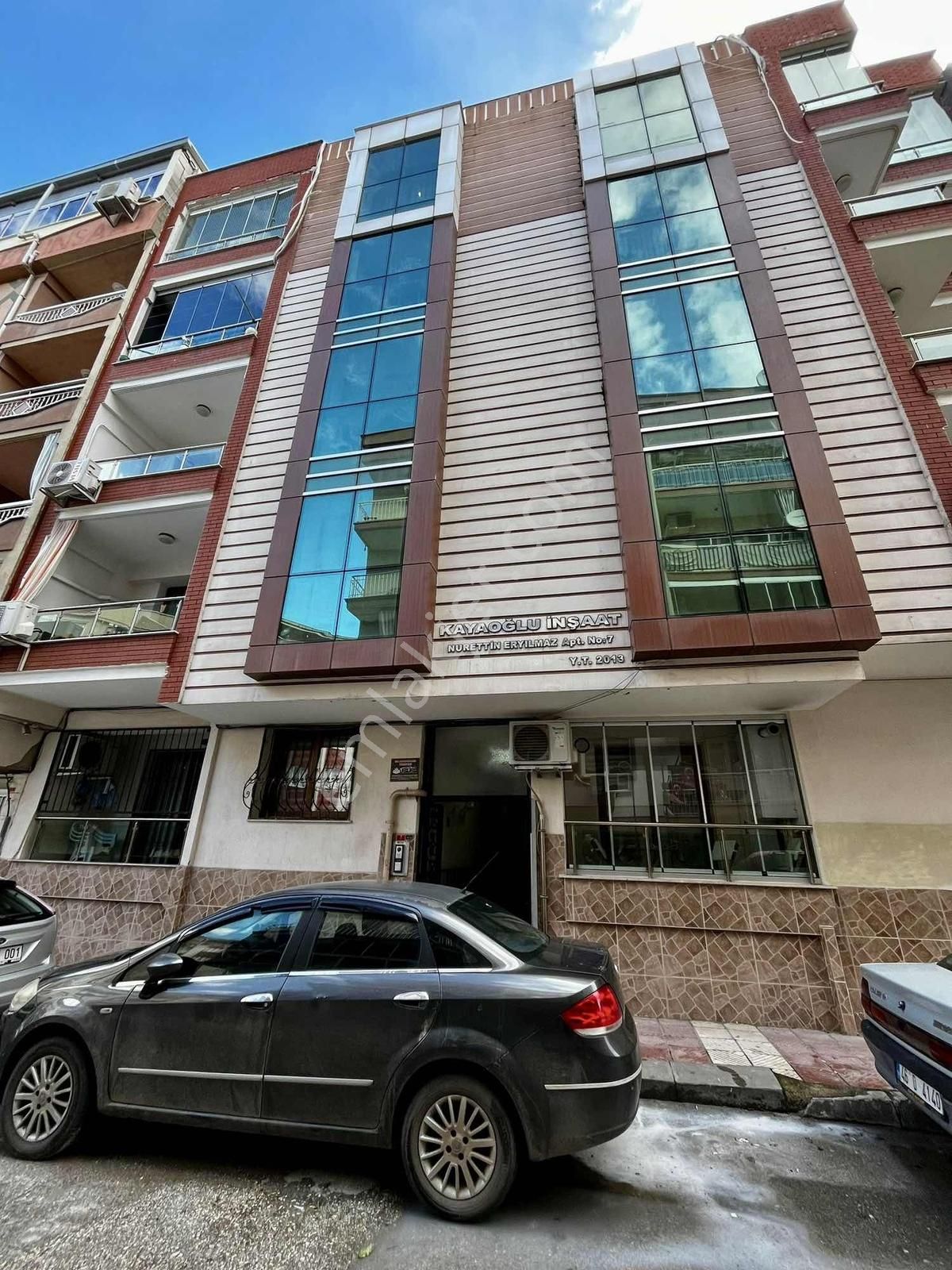 Emlak Center'dan Çakra Parkı Civarında Satılık 1+1 Daire