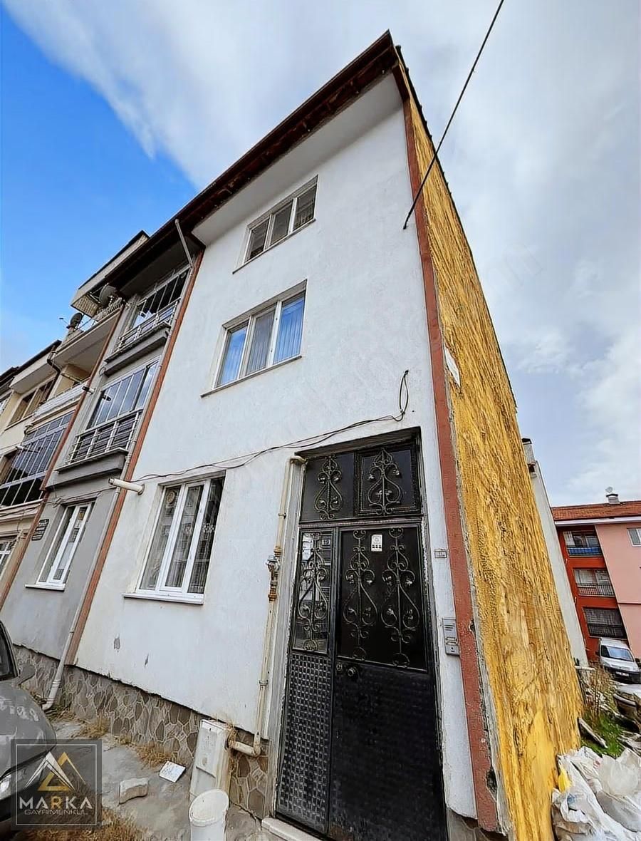 Marka'dan Yunusemre Mah Geniş 2 Oda Ayrı Mutfak Holde 1+1 Eşyalı