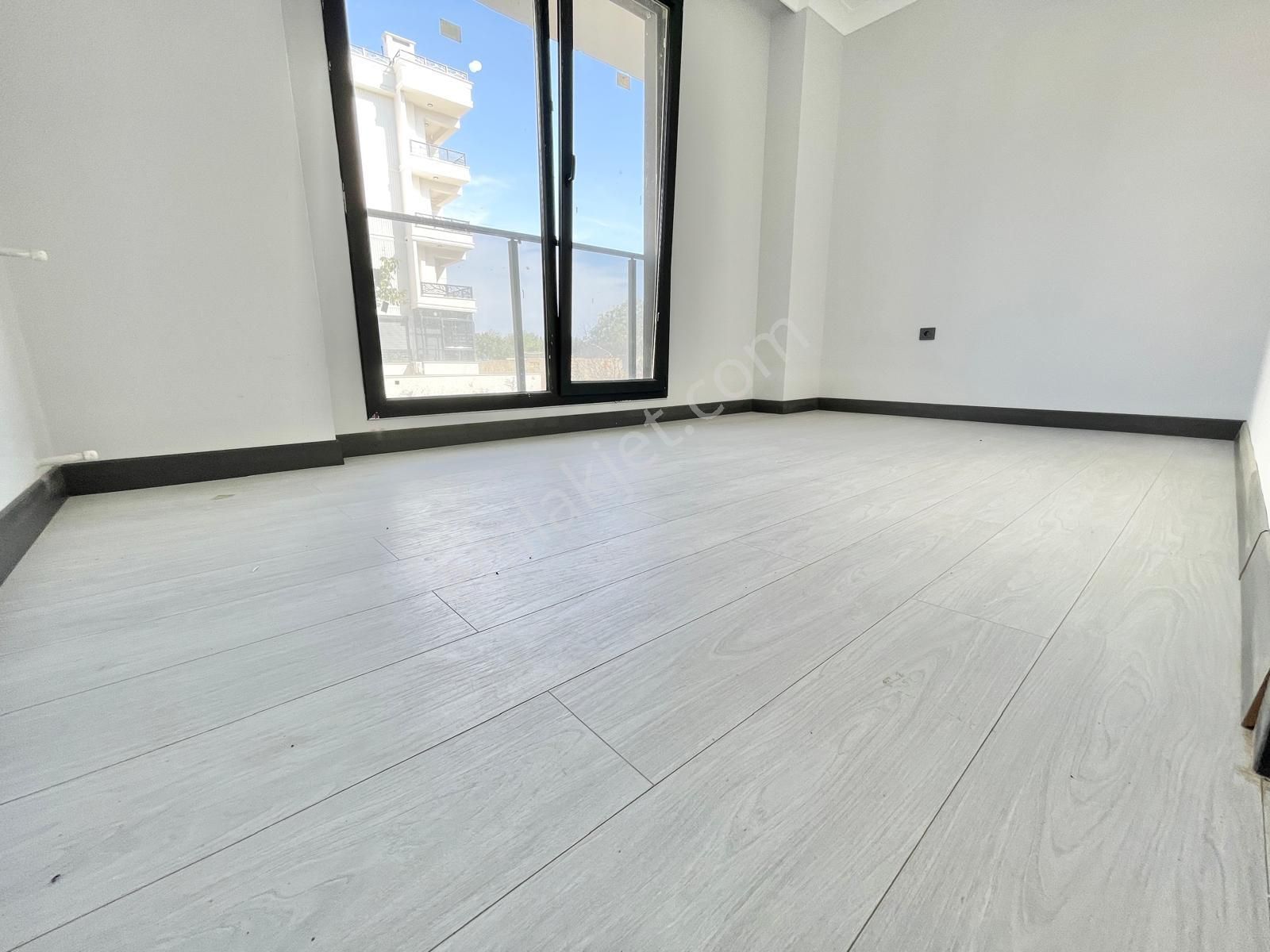 Berkay Demirel'den Altınkumda Bahçe Kullanımlı Sıfır 1+1 Daire - Görsel 32