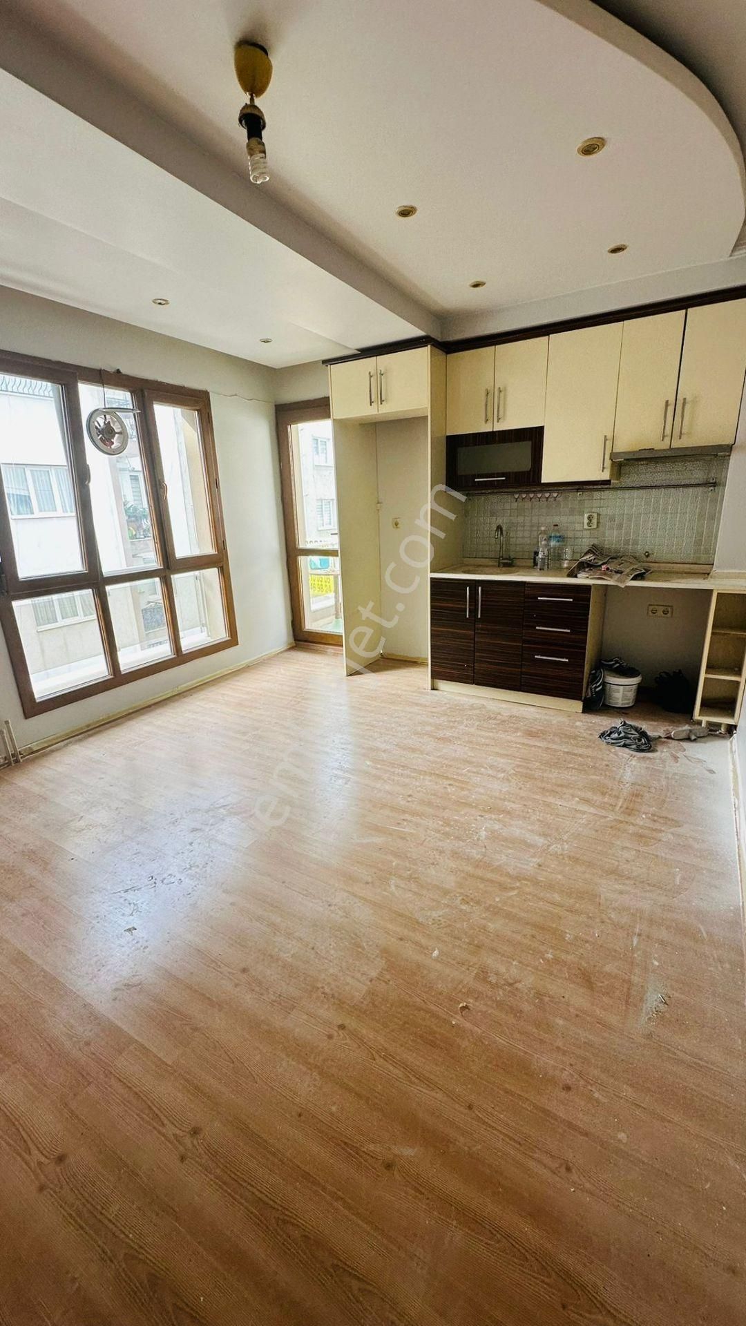 Delta Koleji Yakını 1+1 65 M2 Aydınlık Bakımlı Dekorlu - Görsel 2