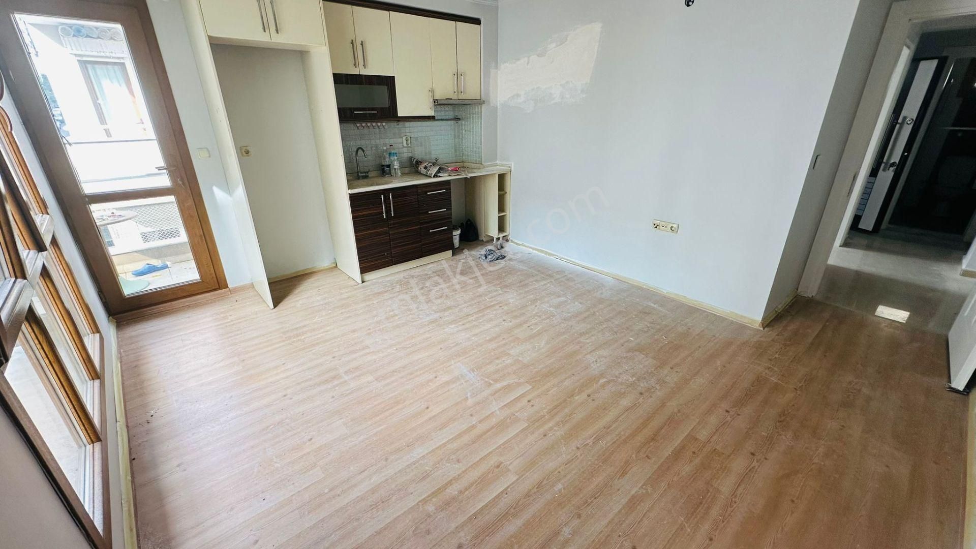 Delta Koleji Yakını 1+1 65 M2 Aydınlık Bakımlı Dekorlu - Görsel 3