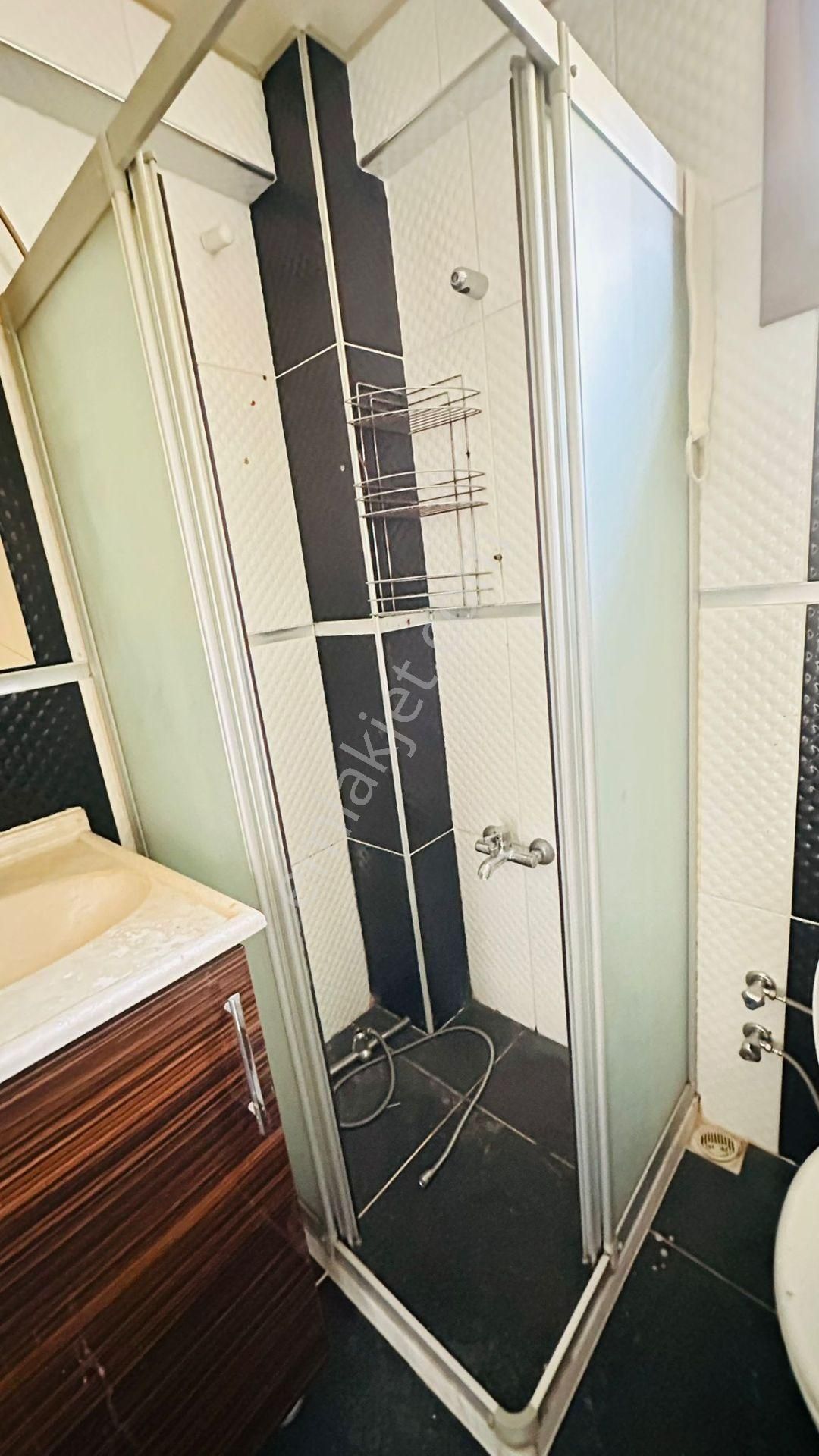 Delta Koleji Yakını 1+1 65 M2 Aydınlık Bakımlı Dekorlu - Görsel 17