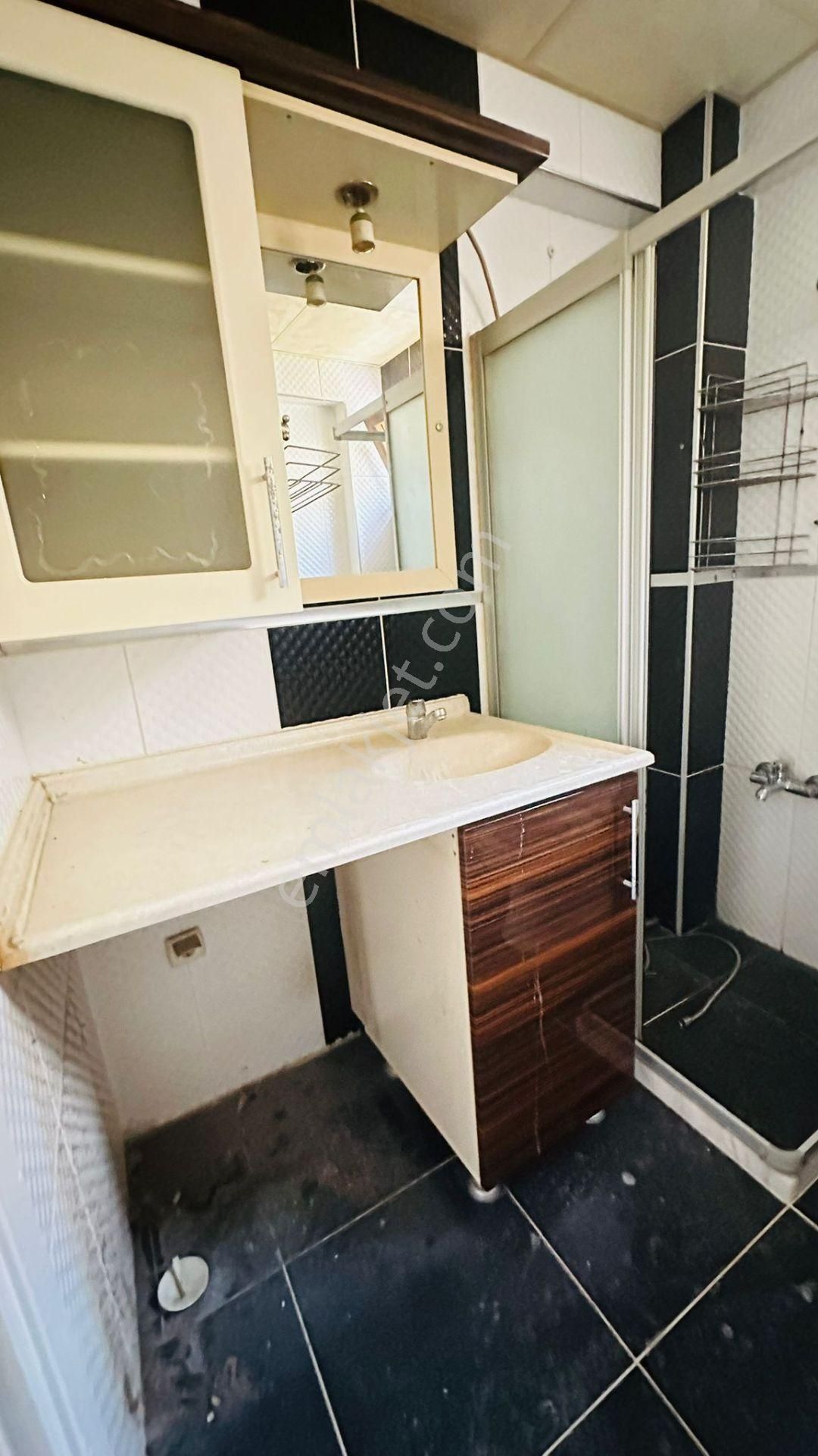 Delta Koleji Yakını 1+1 65 M2 Aydınlık Bakımlı Dekorlu - Görsel 18