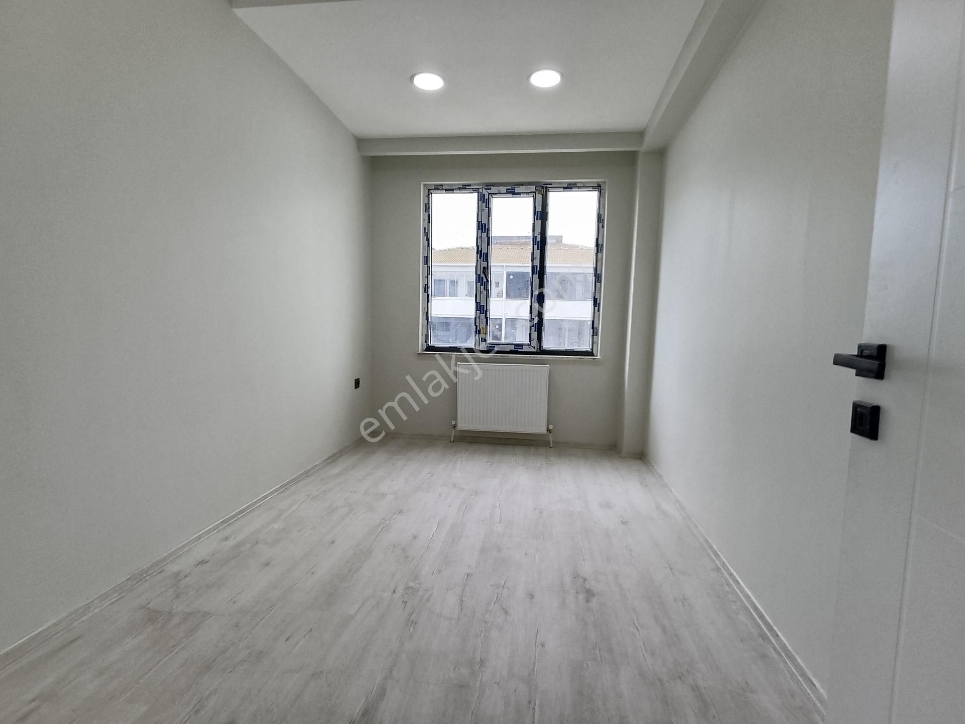 100. Yıl Mahallesi Site İçinde Havuzlu 3+1 Ara Kat Önü Açık Satılık Daire - Görsel 8