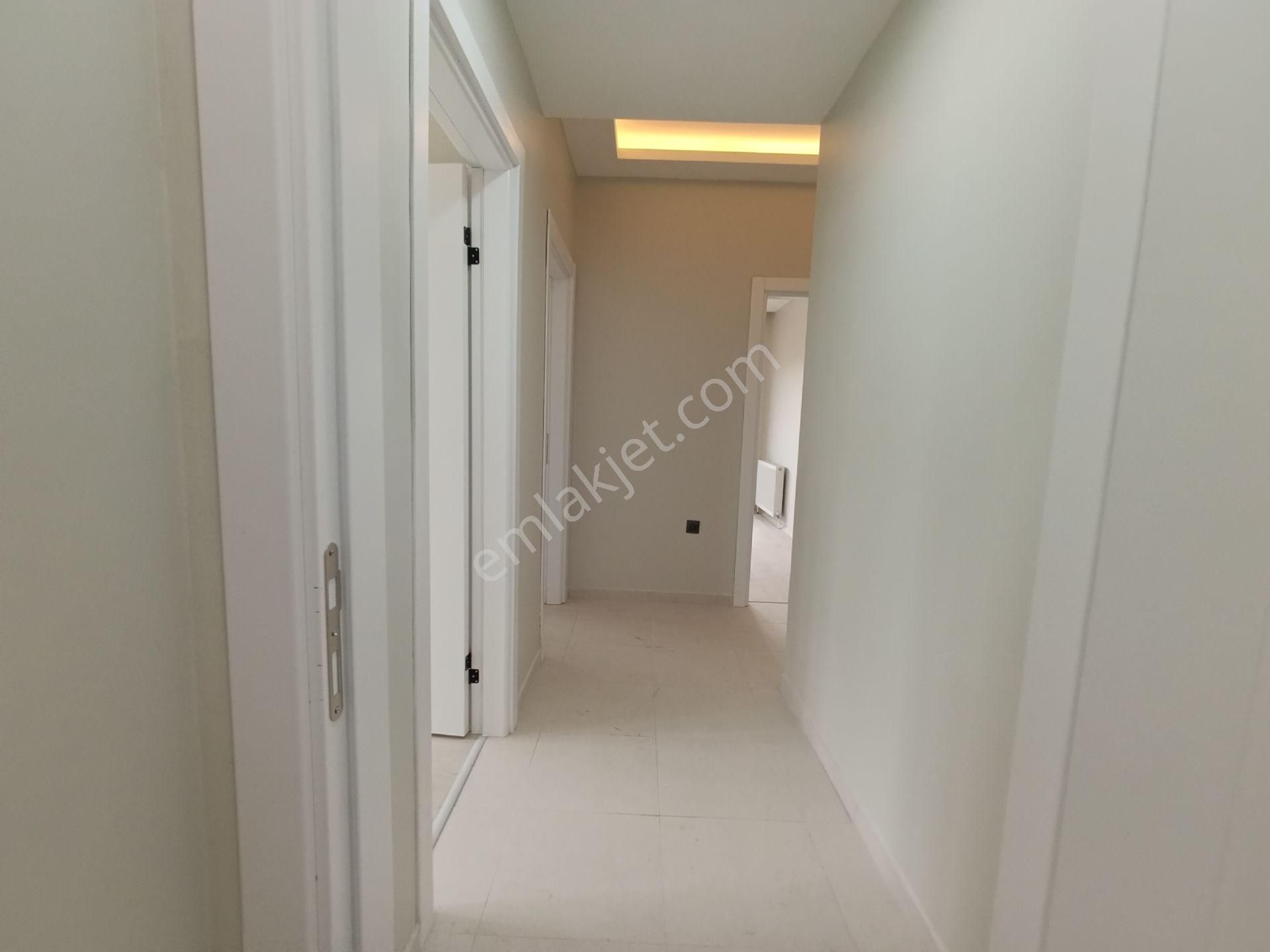 100. Yıl Mahallesi Site İçinde Havuzlu 3+1 Ara Kat Önü Açık Satılık Daire - Görsel 3