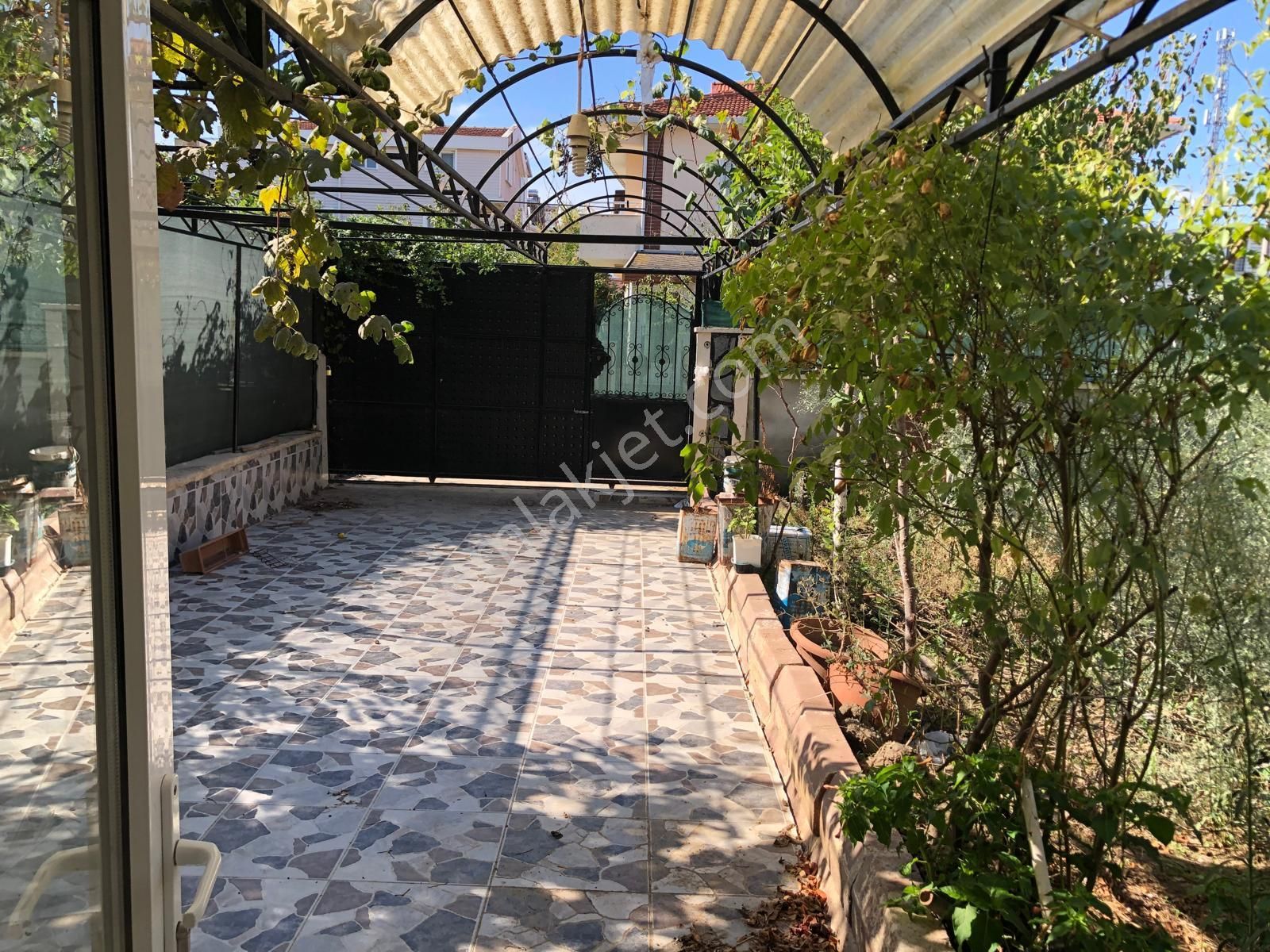 Tekirdağ Yeniçiftlik'de Merkeze ,okula,pazara Yakın Villa - Görsel 2