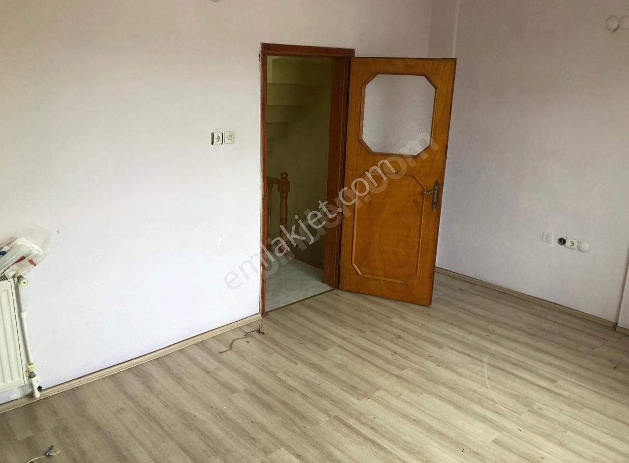 Tekirdağ Yeniçiftlik'de Merkeze ,okula,pazara Yakın Villa - Görsel 25