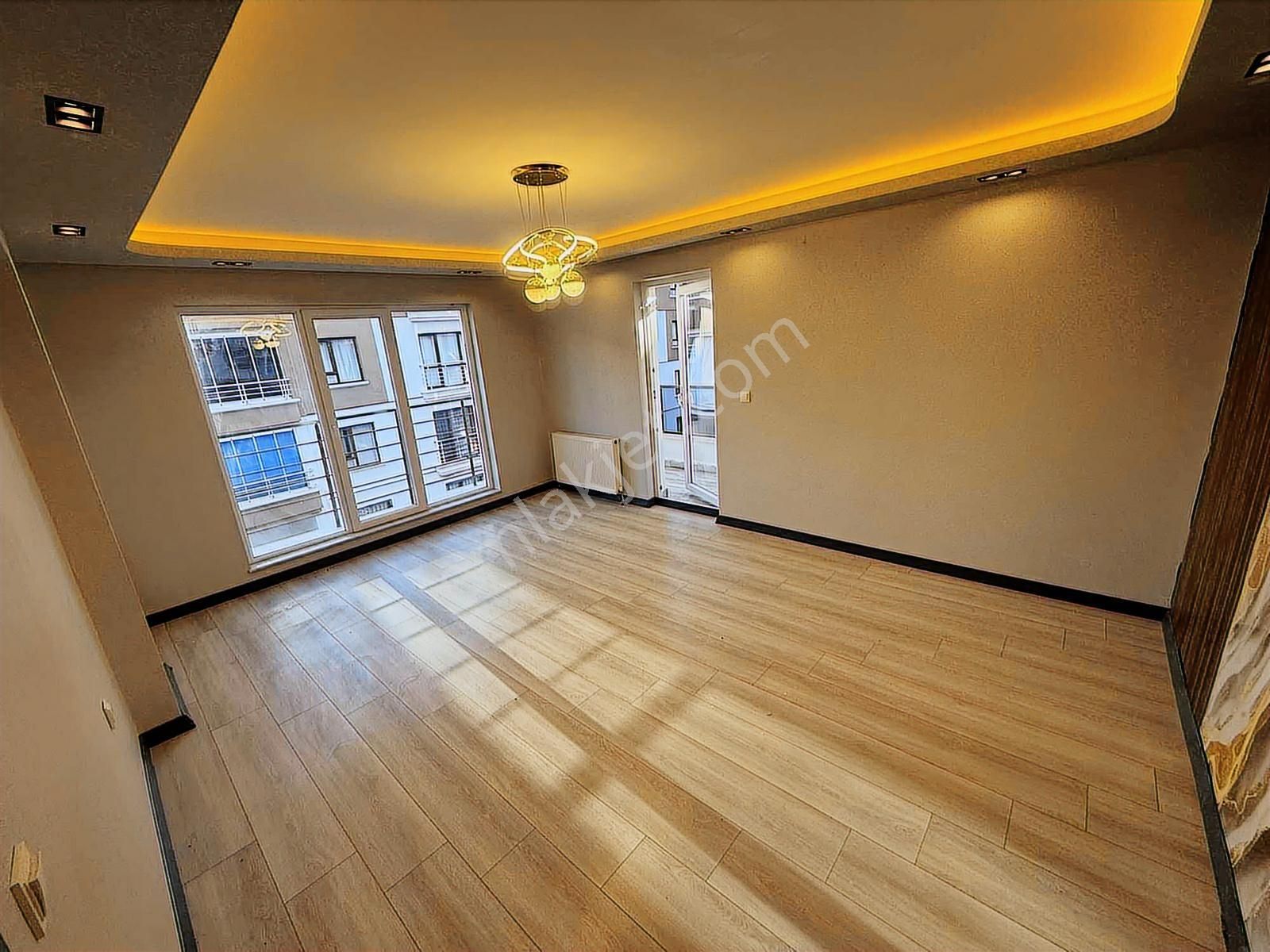 Mensa'dan Bağlum Bulvara Yürüme Mesafesinde 3. Kat Konumunda - Görsel 32