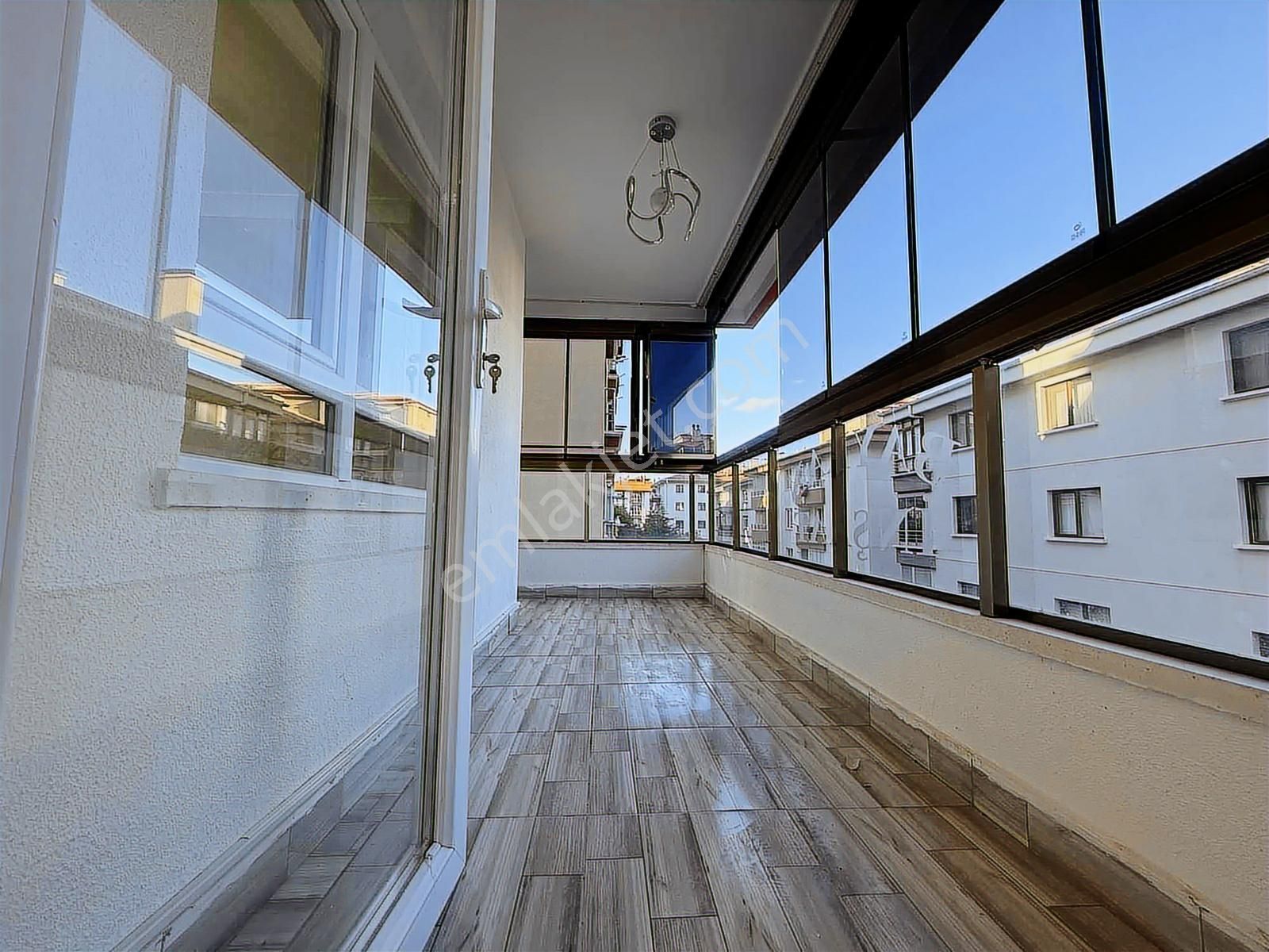 Mensa'dan Bağlum Bulvara Yürüme Mesafesinde 3. Kat Konumunda - Görsel 3